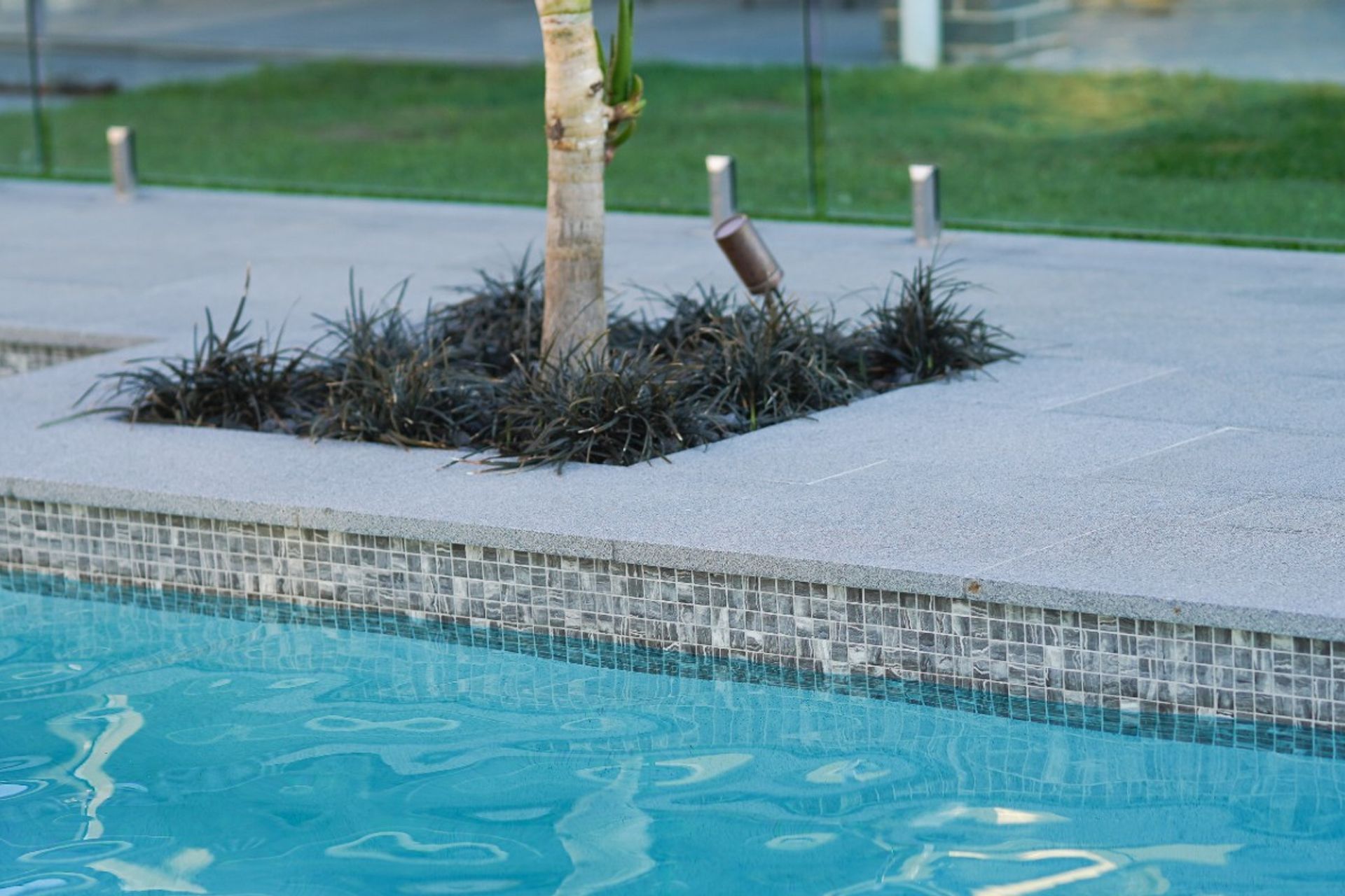 Silhouette Granite Flamed | Outside Indulgence