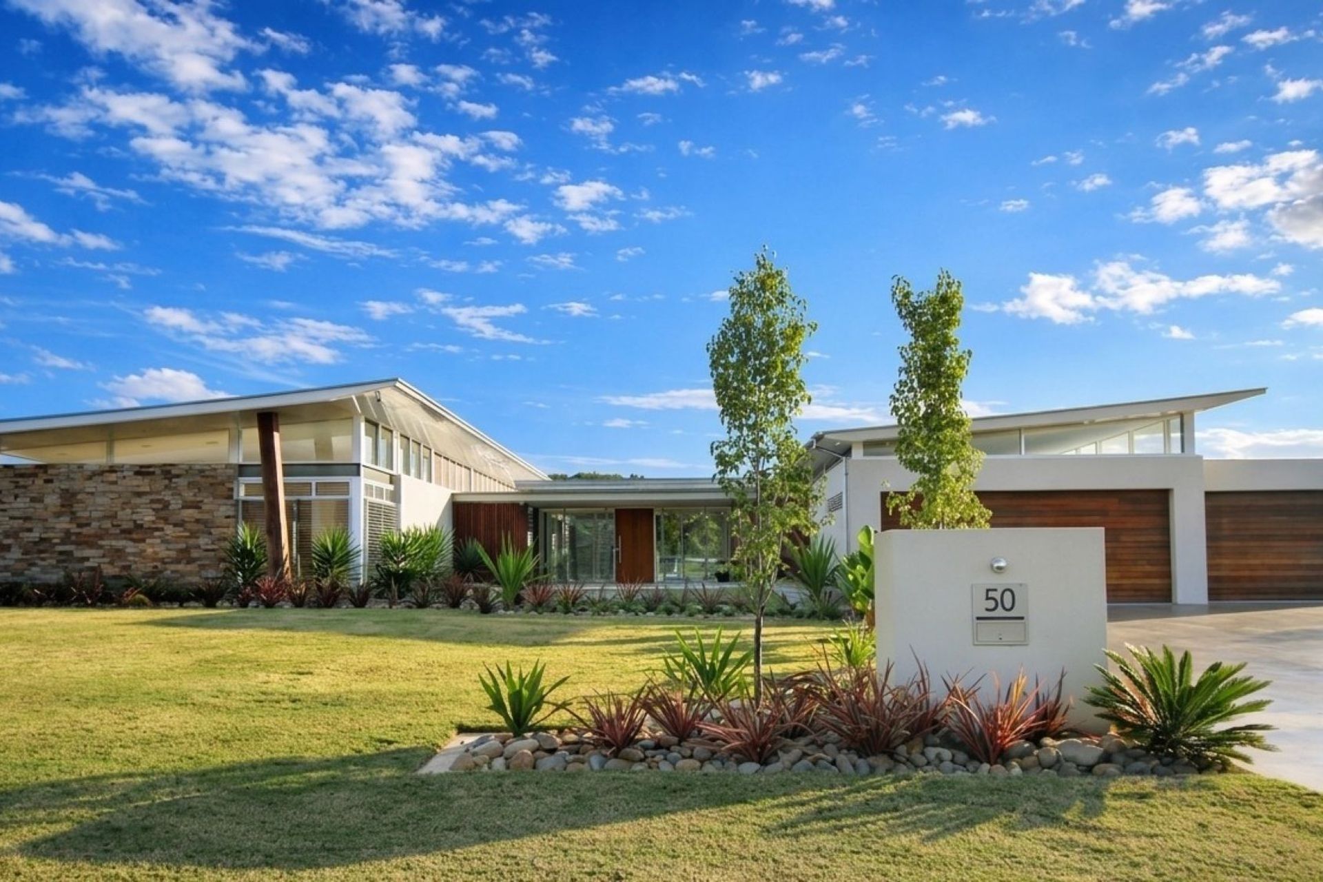 Verandah-house-Twin-Creeks-Luddenham-contemporary-new-home-butterfly-roof-v3.jpg