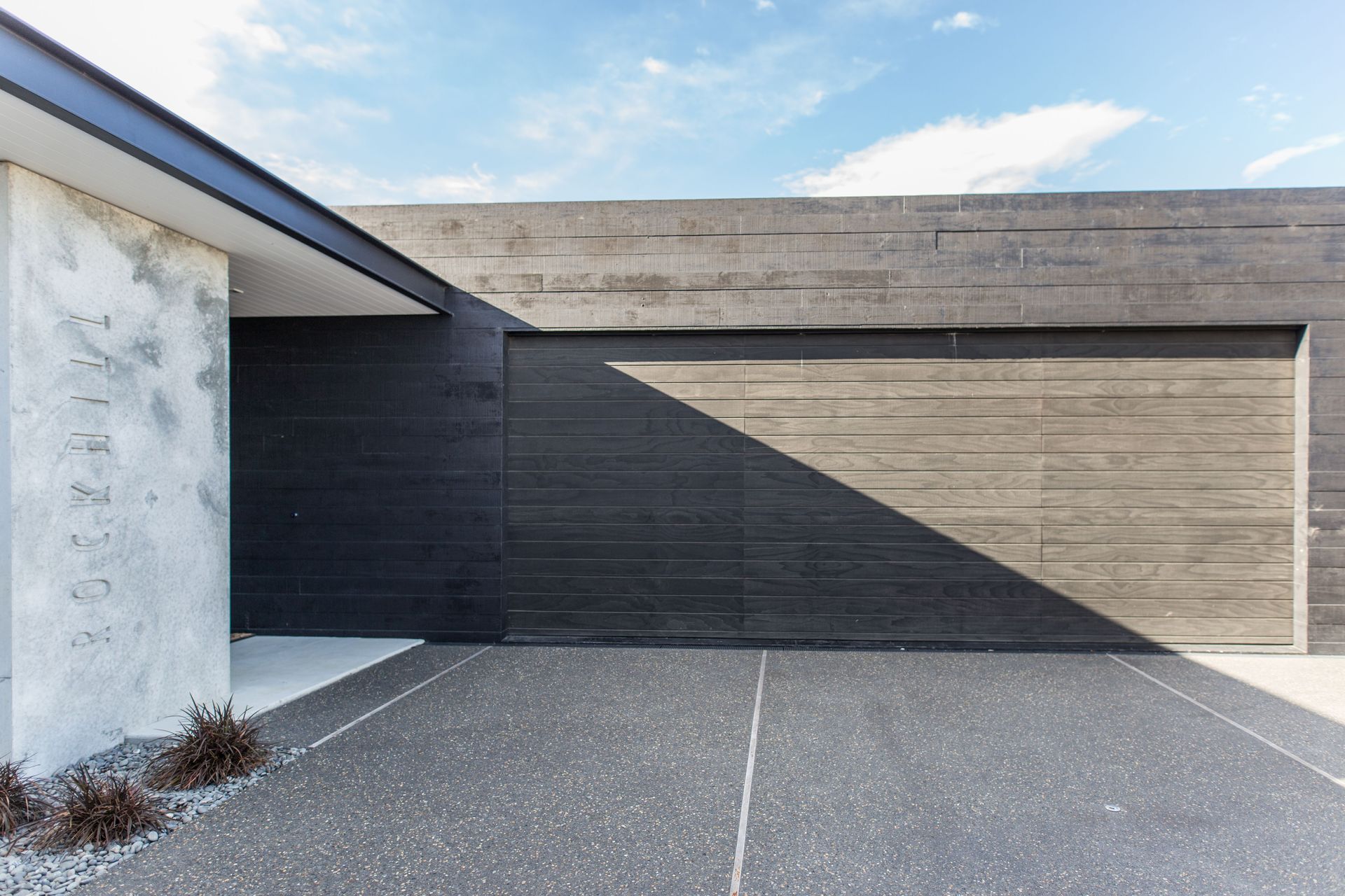 Weir Residence: concrete in contrast