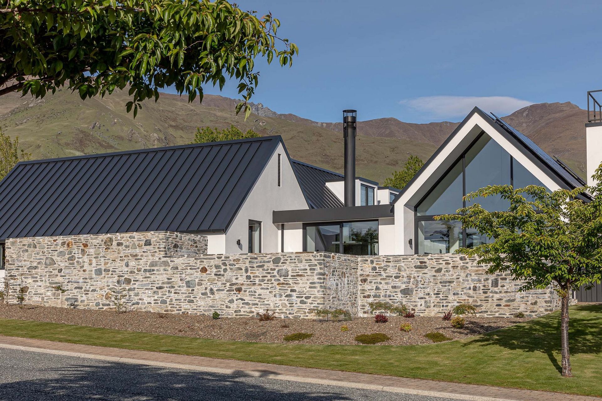 White-Peaks-Residence-Johnston-Architects-001-.jpg