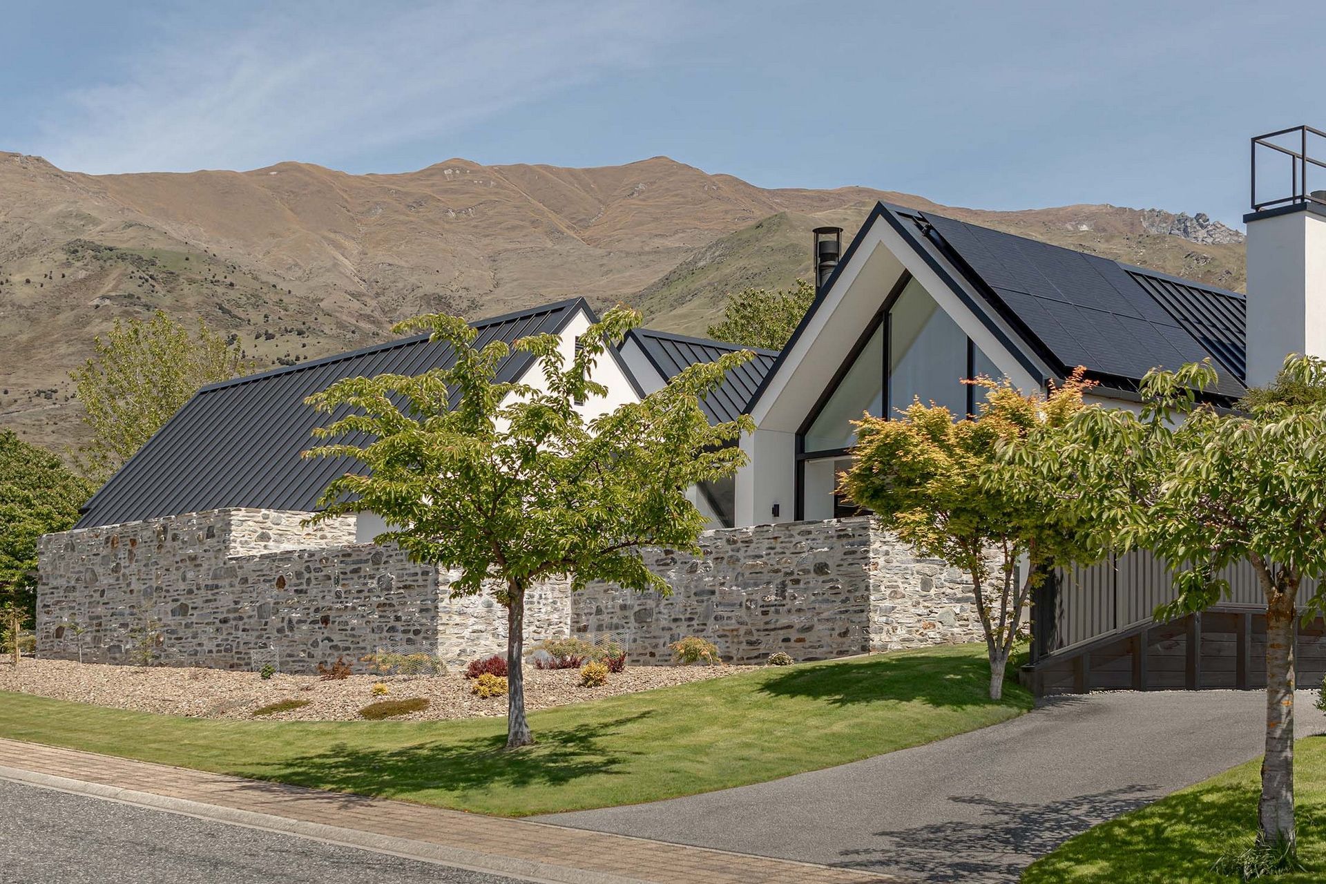 White-Peaks-Residence-Johnston-Architects-003-.jpg