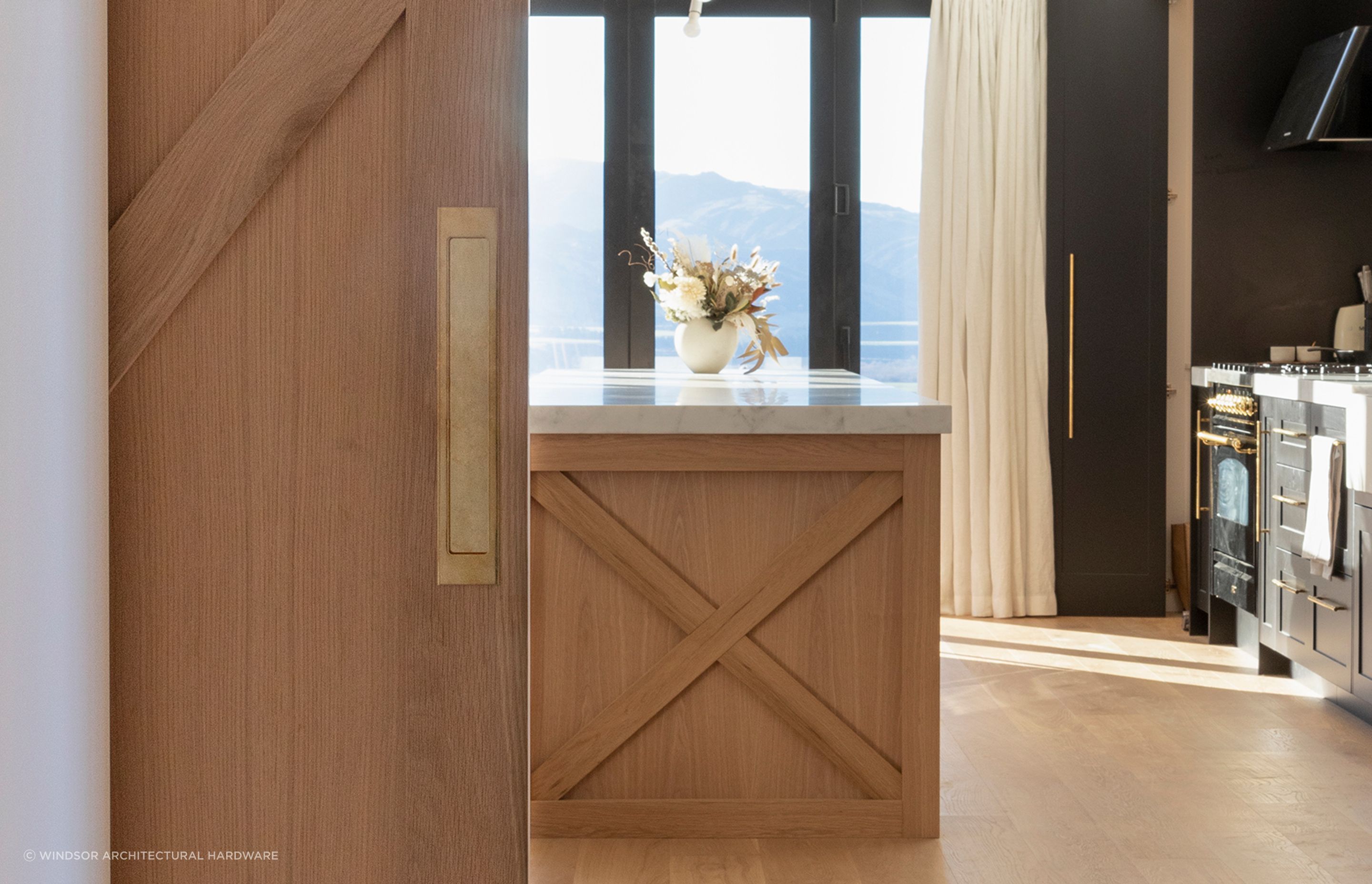 WindsorHardwareKitchenStyleBarnDoorBendigoFarmhouseWebsite.jpg