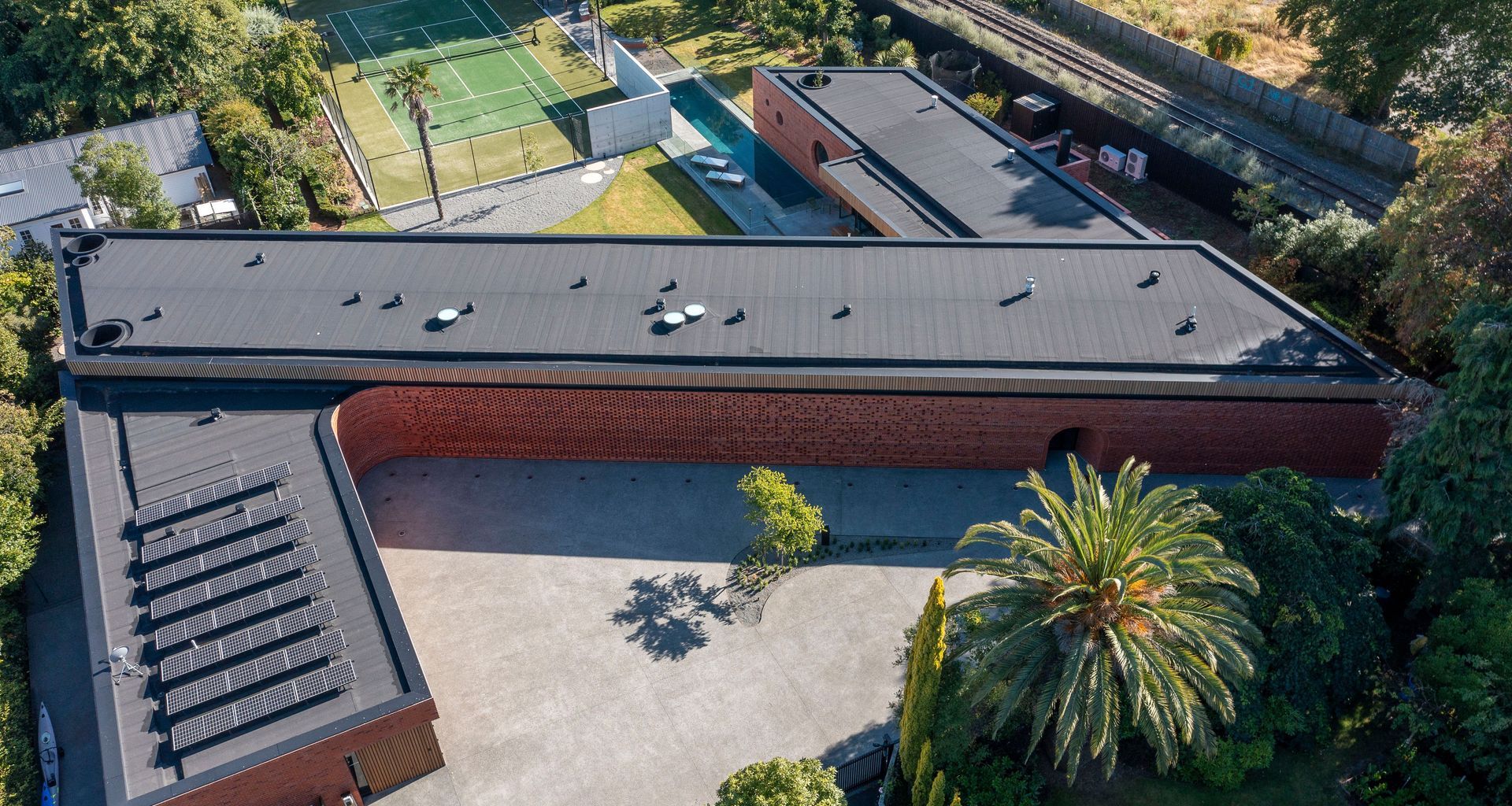 Z House aerial shot showing DUOTHERM Warm Roof in AGR Black