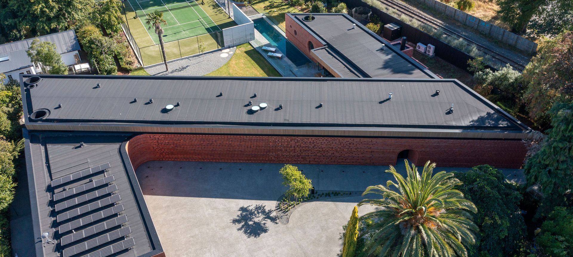 Z House aerial shot showing DUOTHERM Warm Roof in AGR Black