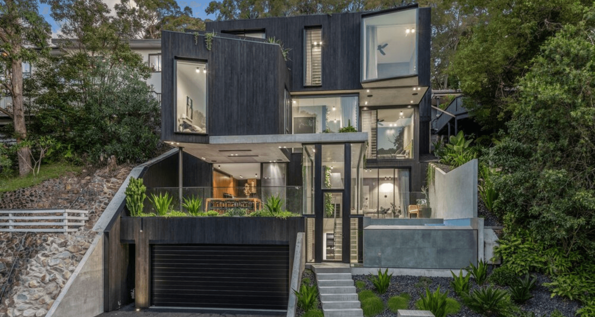 Flowerdale Avenue, Merewether banner