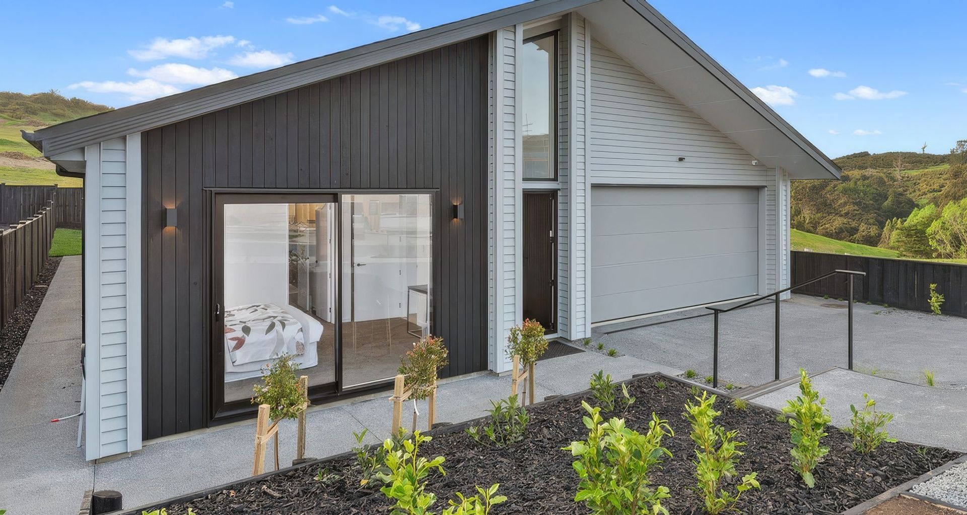 Ara Hills Home banner
