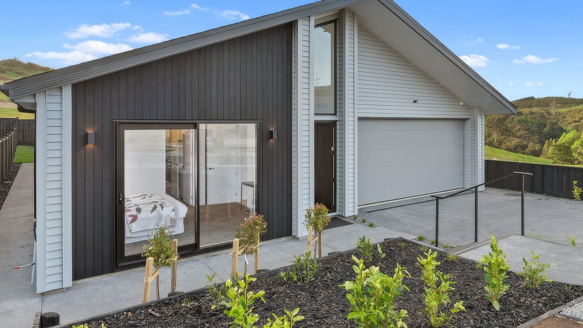 Ara Hills Home banner