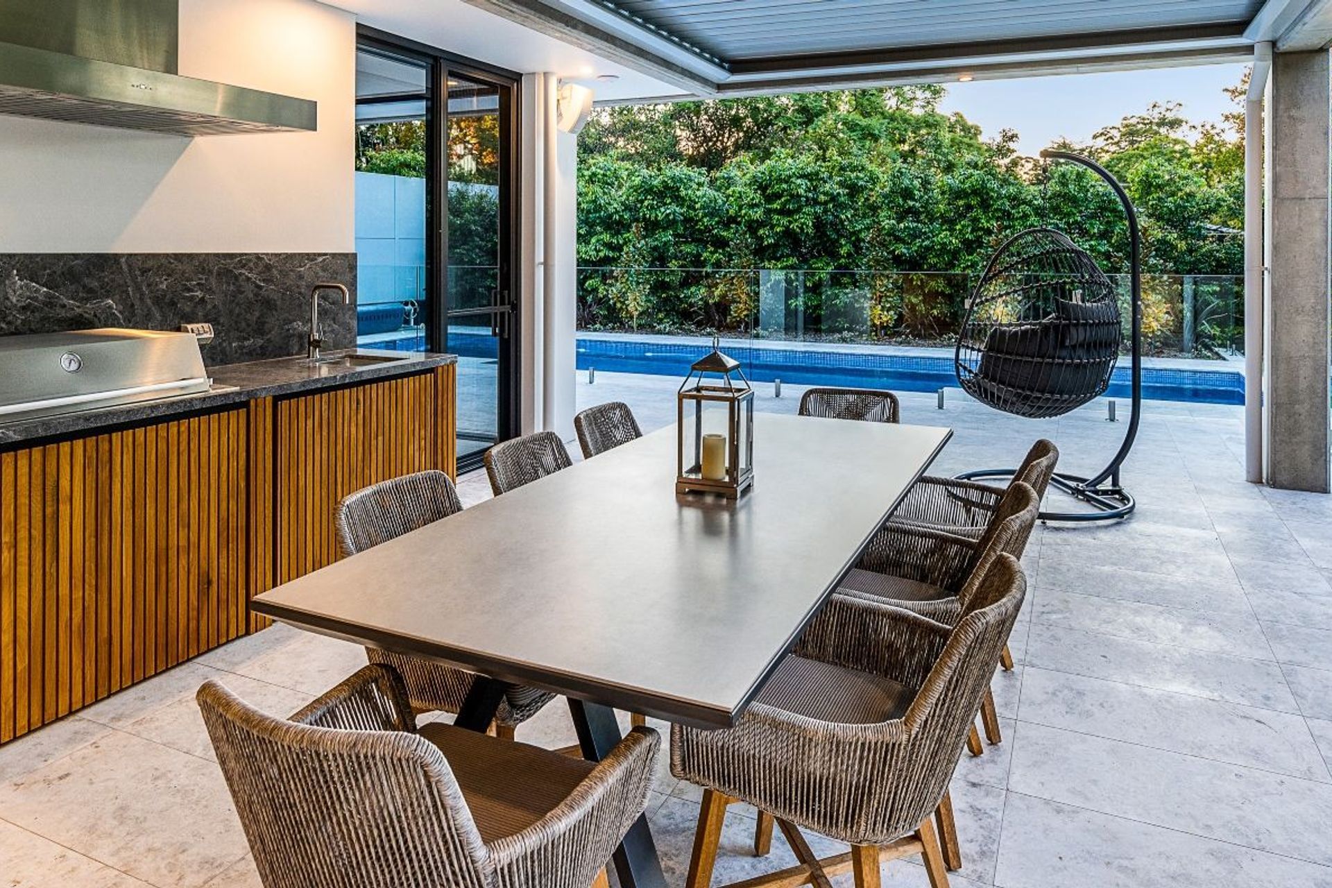 Manhattan Limestone | Chateau Architects + Builders