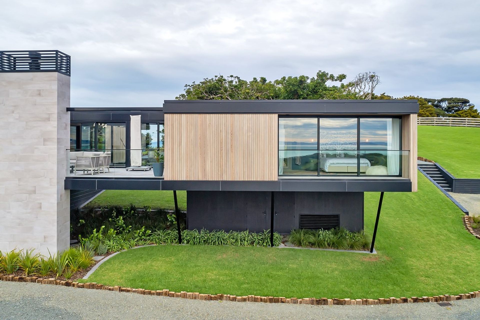 House Of The Year, Special Branch