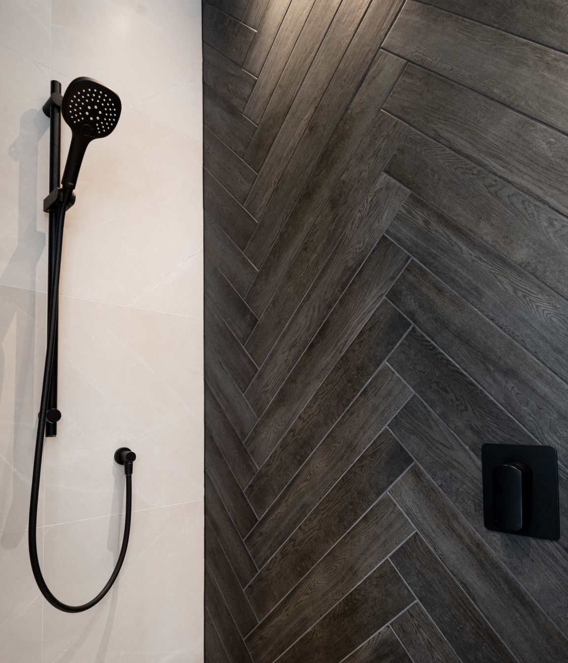 Granite herringbone tiles are echoed from the kitchen to the bathroom.