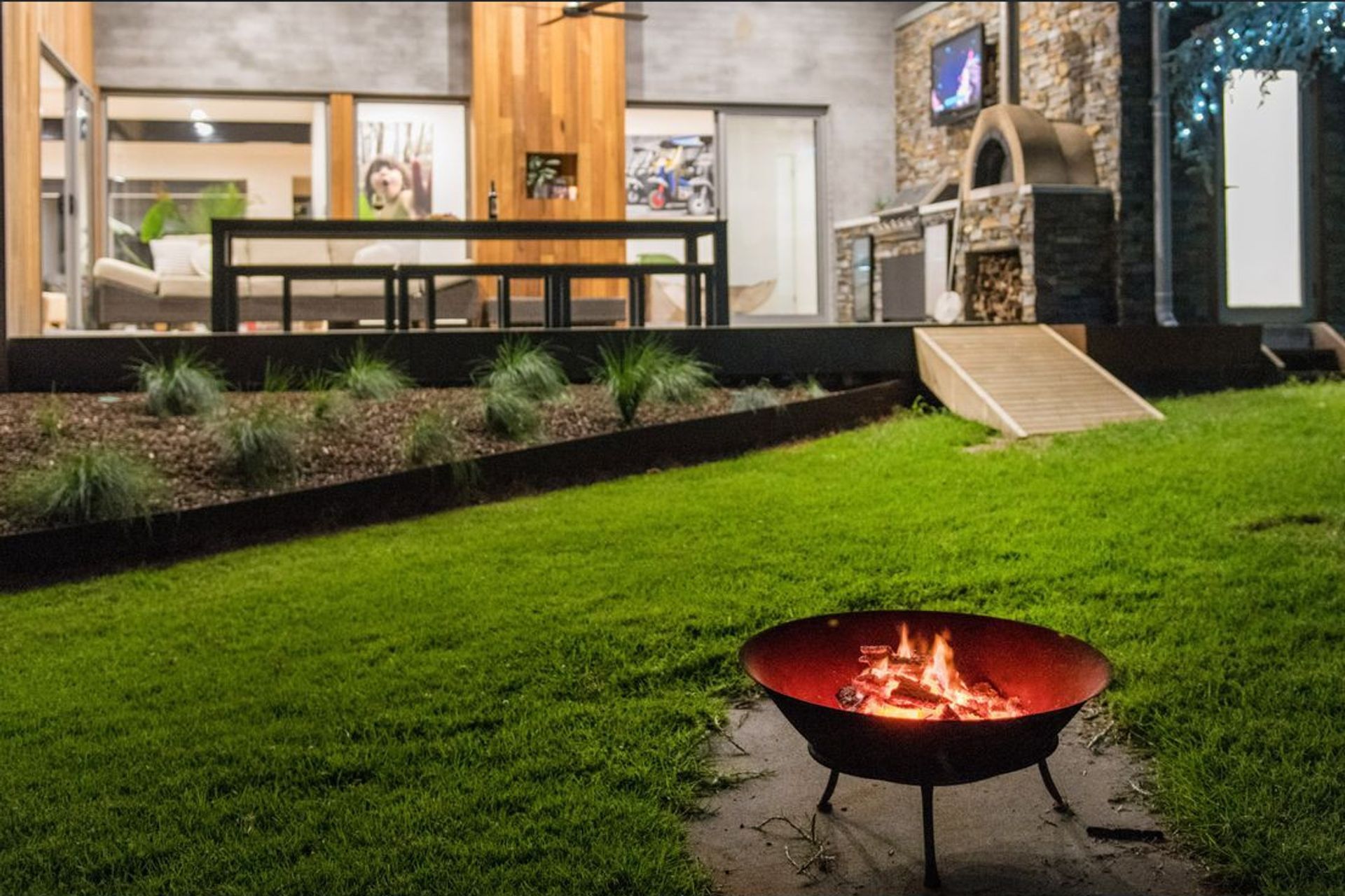 ##^^Omuna Court, Safety Beach