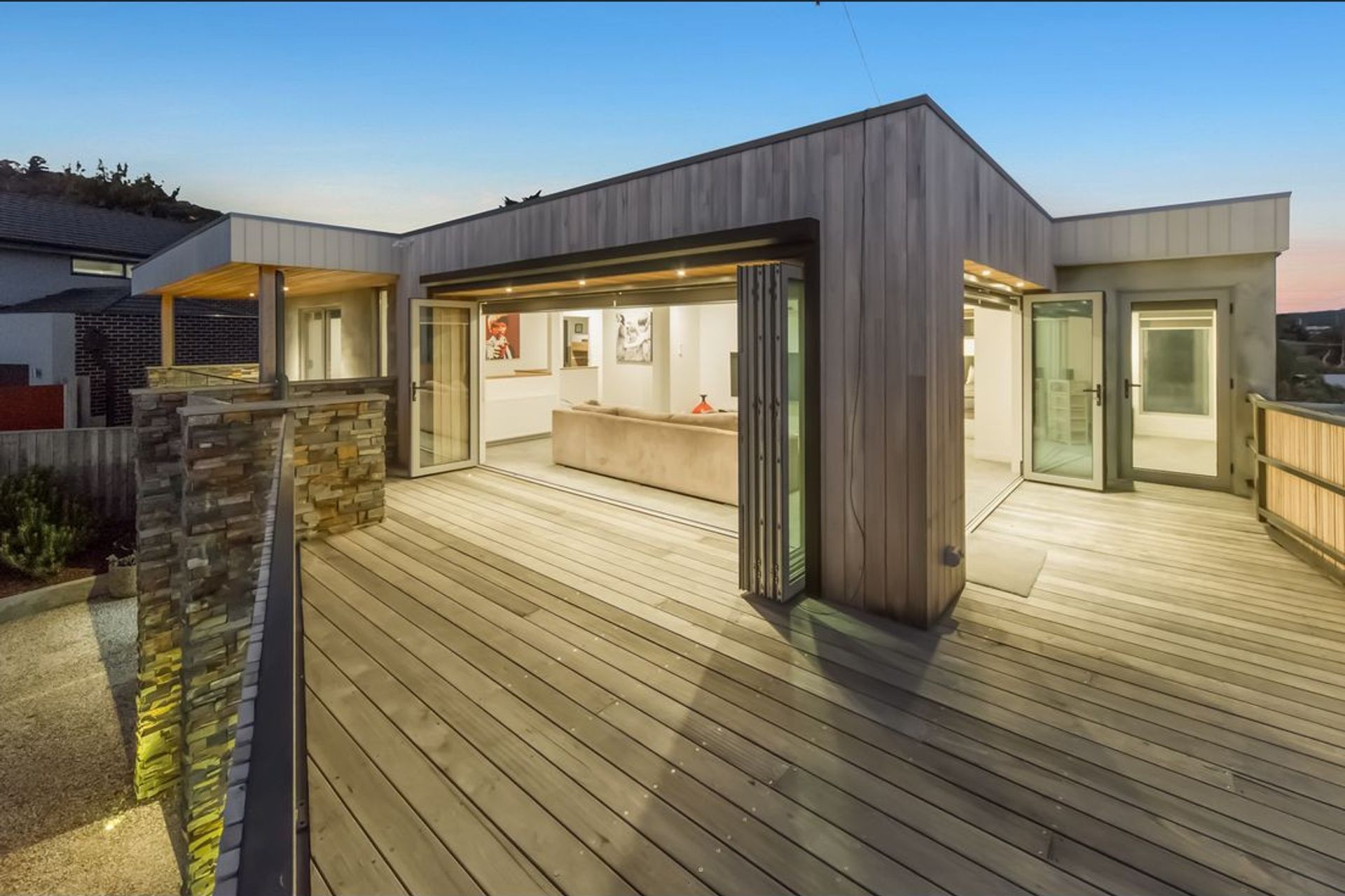 ##^^Omuna Court, Safety Beach