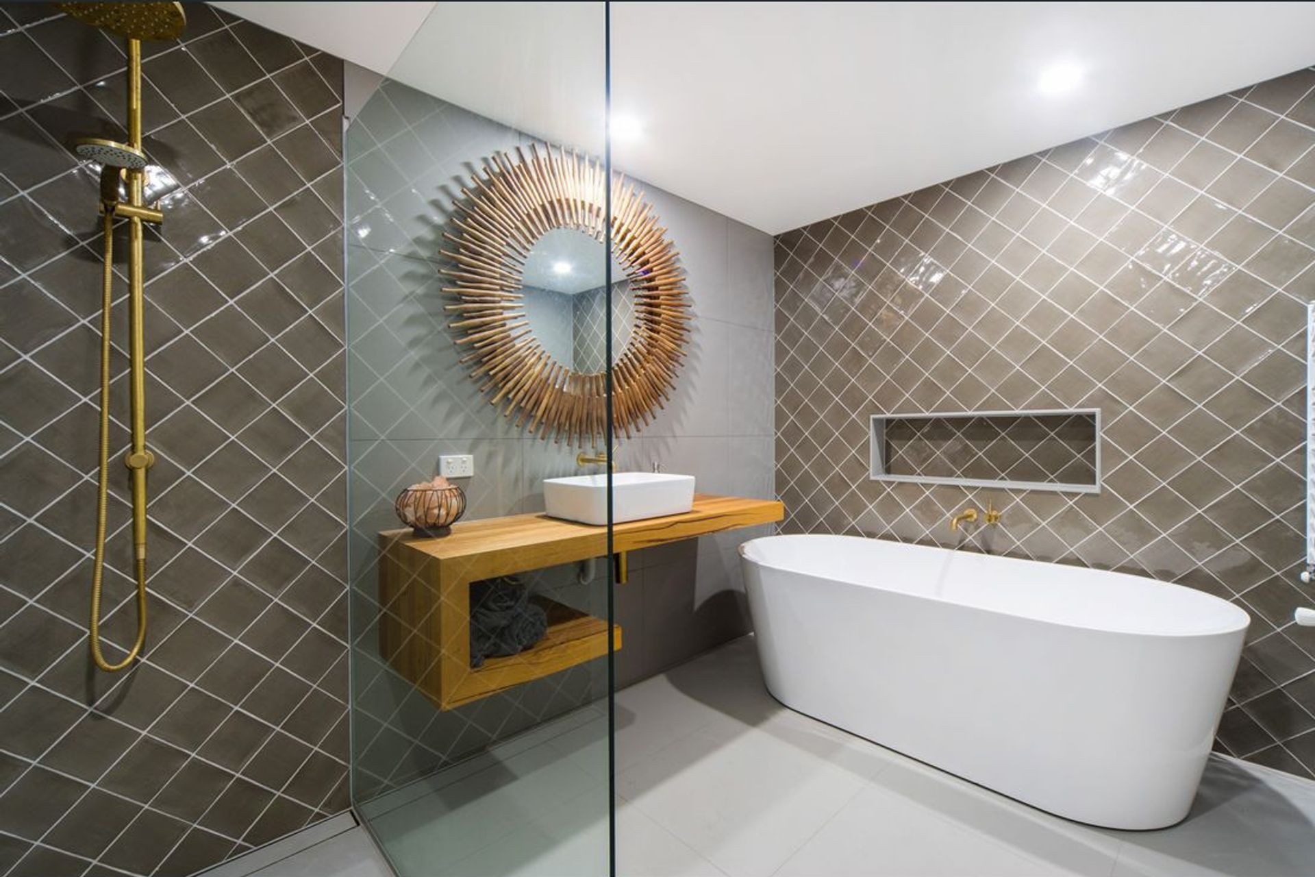 ##^^Omuna Court, Safety Beach