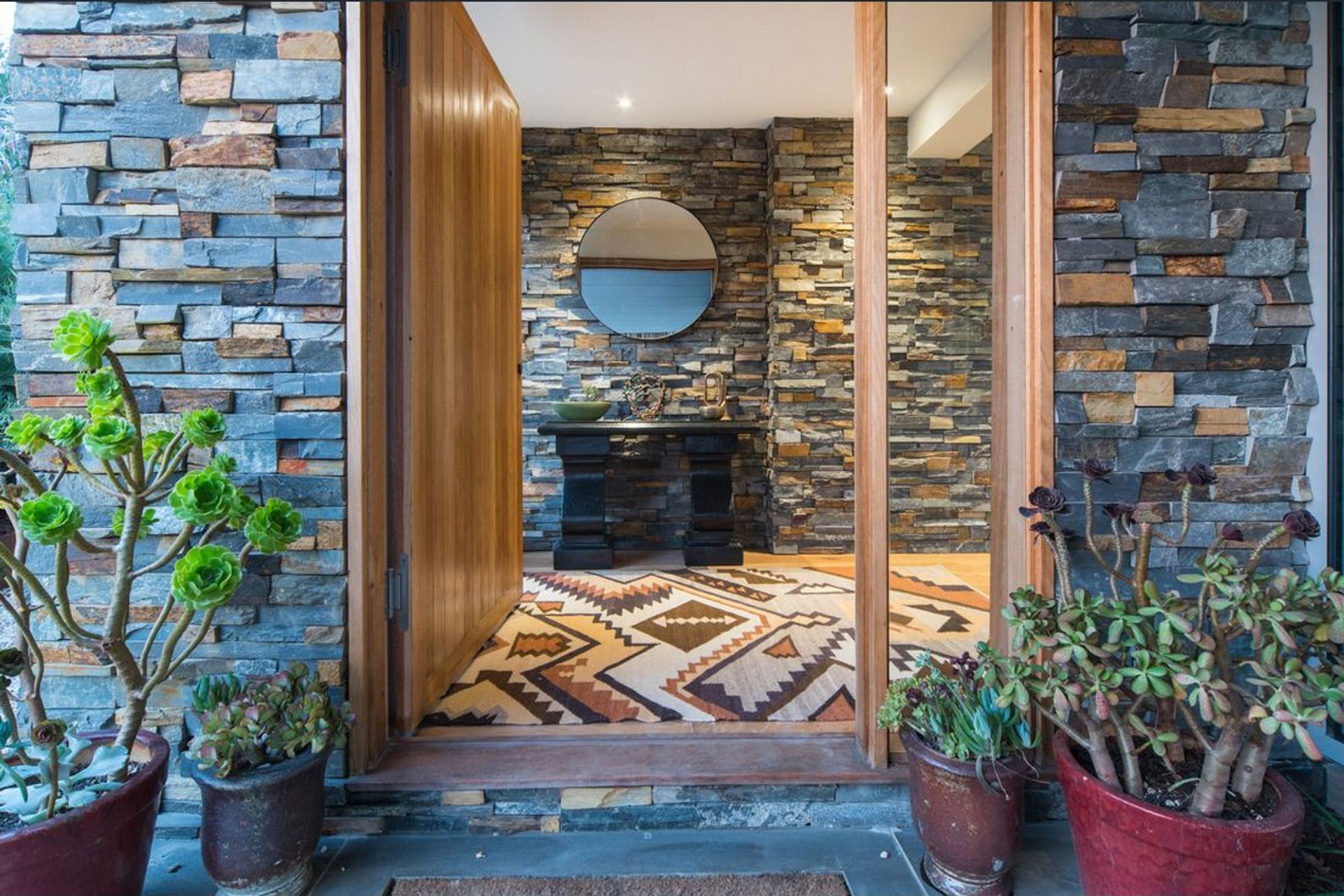 ##^^Omuna Court, Safety Beach