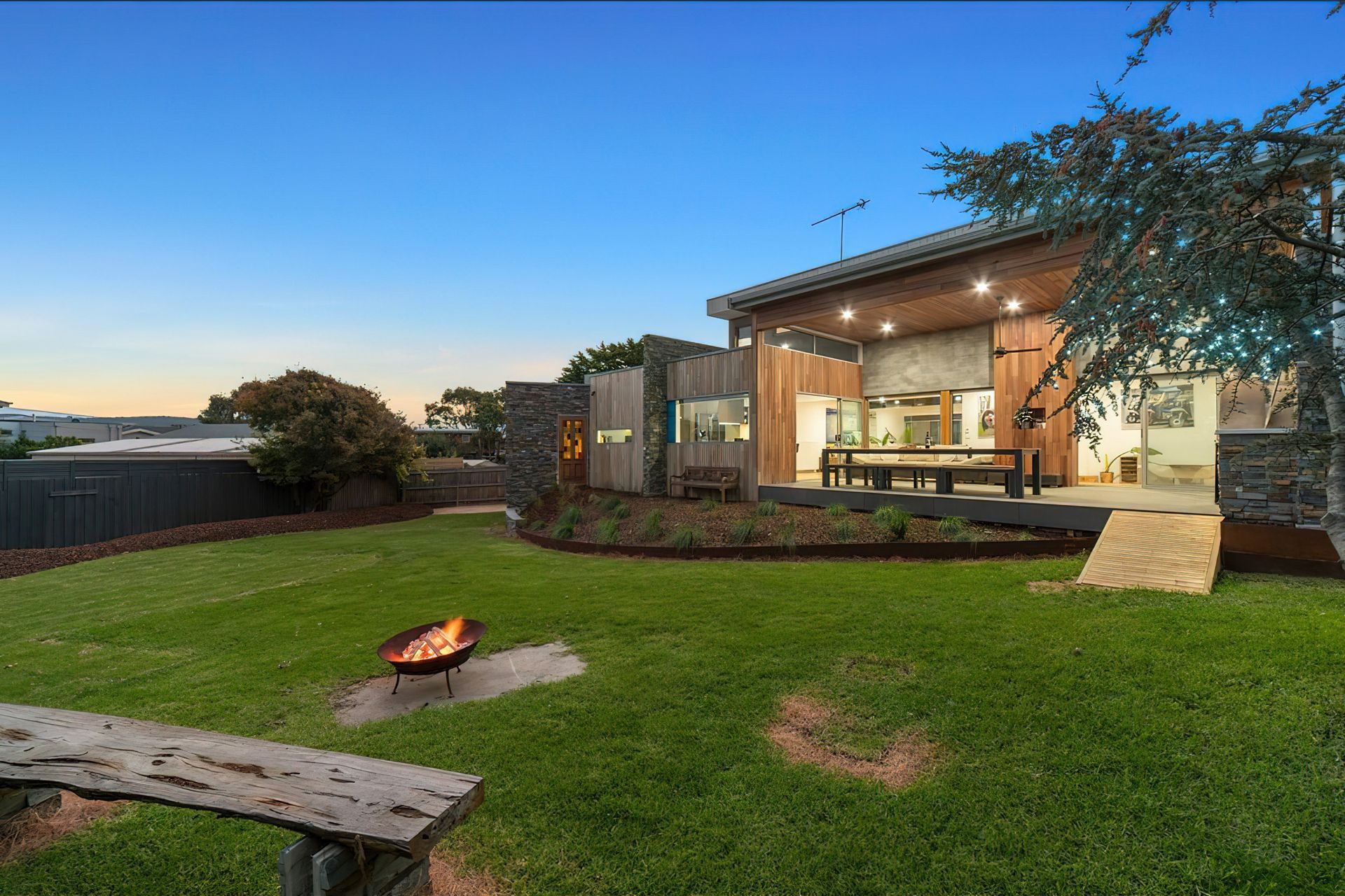 ##^^Omuna Court, Safety Beach