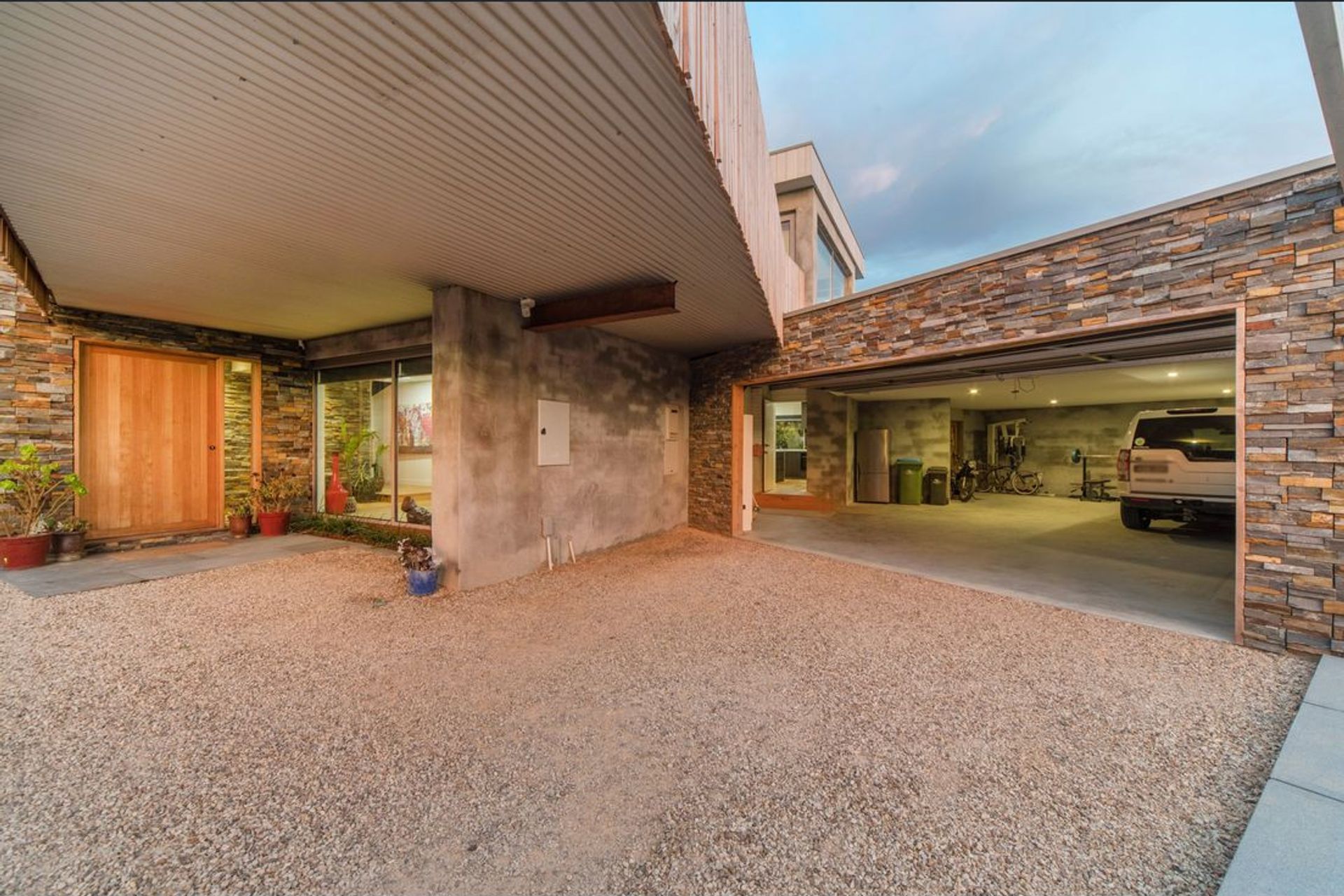 ##^^Omuna Court, Safety Beach