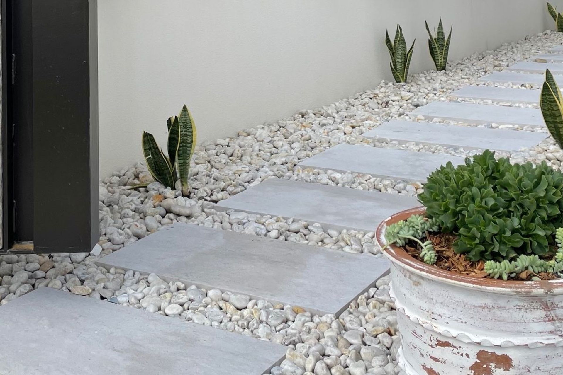 Luna Chiaro Limestone | RNB Property Group | Maxine Scalabrino-Fine Architect | Green Coast Landscapes