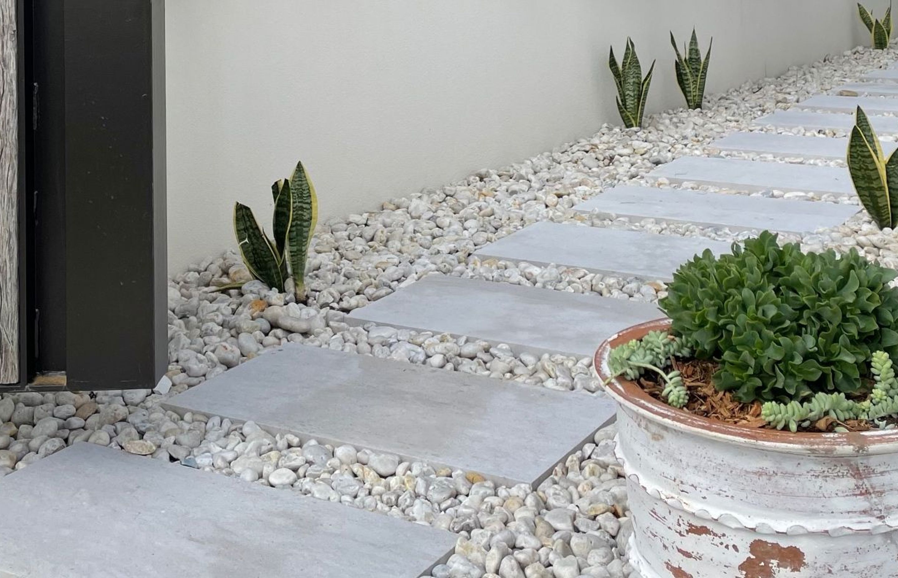 Luna Chiaro Limestone | RNB Property Group | Maxine Scalabrino-Fine Architect | Green Coast Landscapes