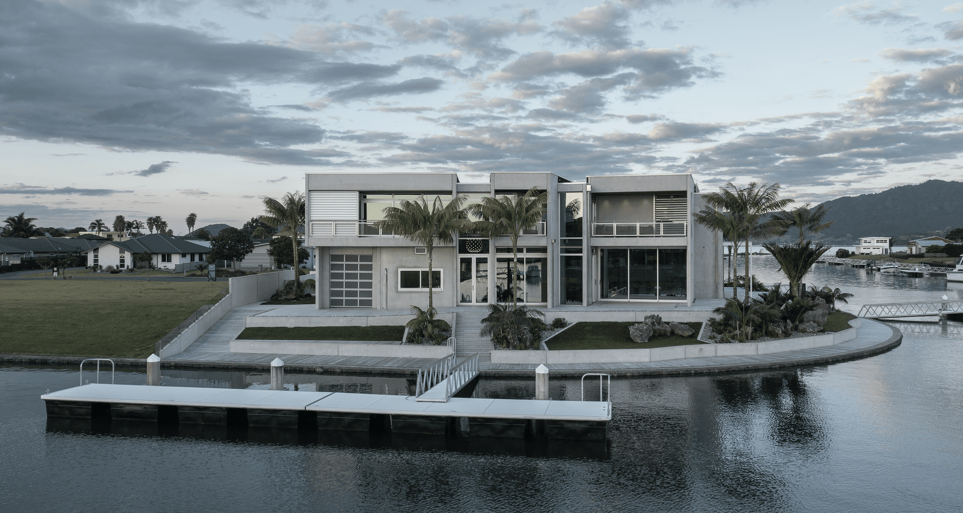 Marsden Cove Residence: a contemporary concrete residence banner