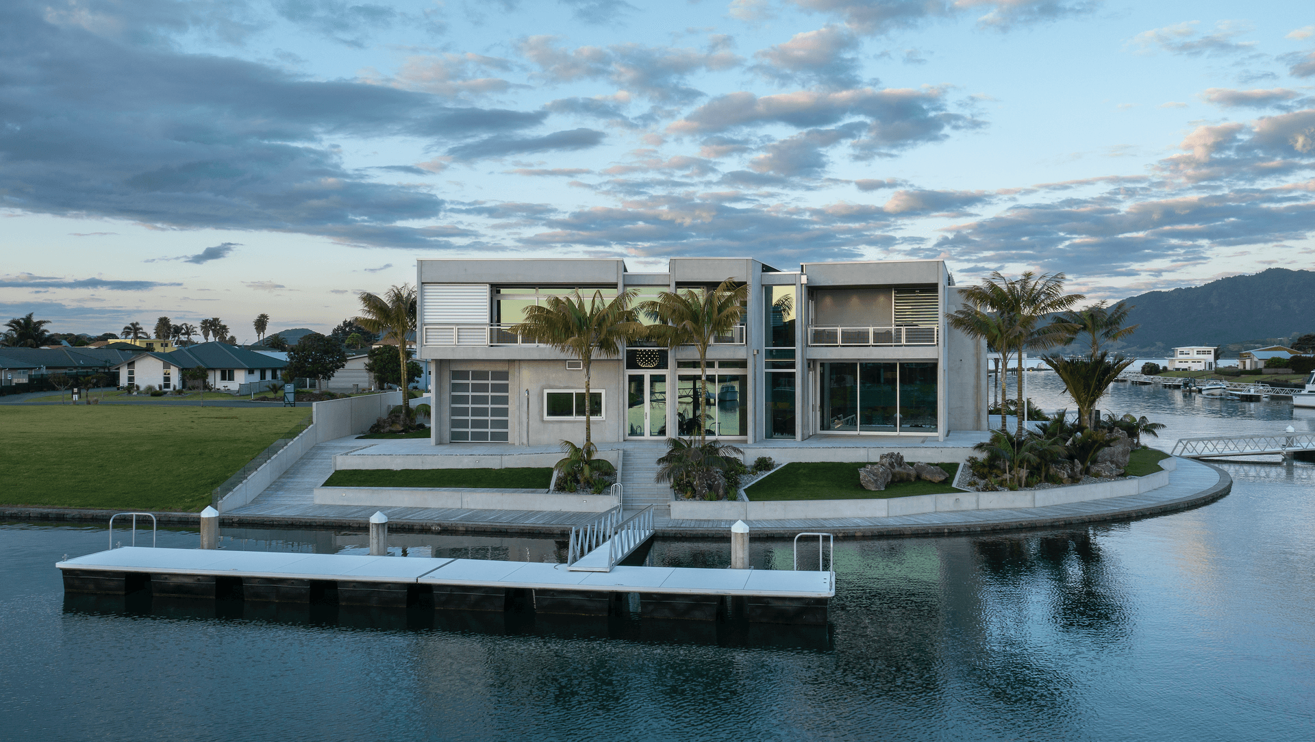 Marsden Cove Residence: a contemporary concrete residence banner