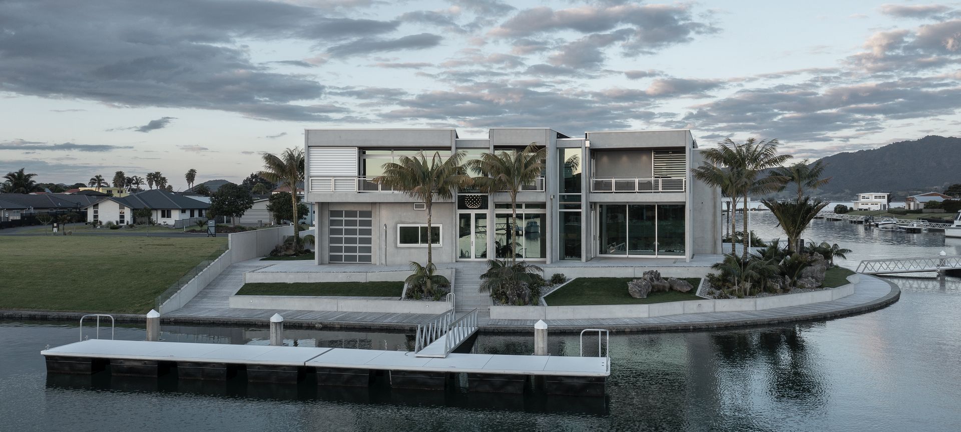 Marsden Cove Residence: a contemporary concrete residence banner