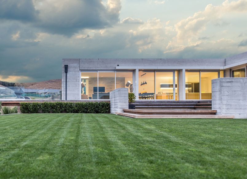 Weir Residence: concrete in contrast