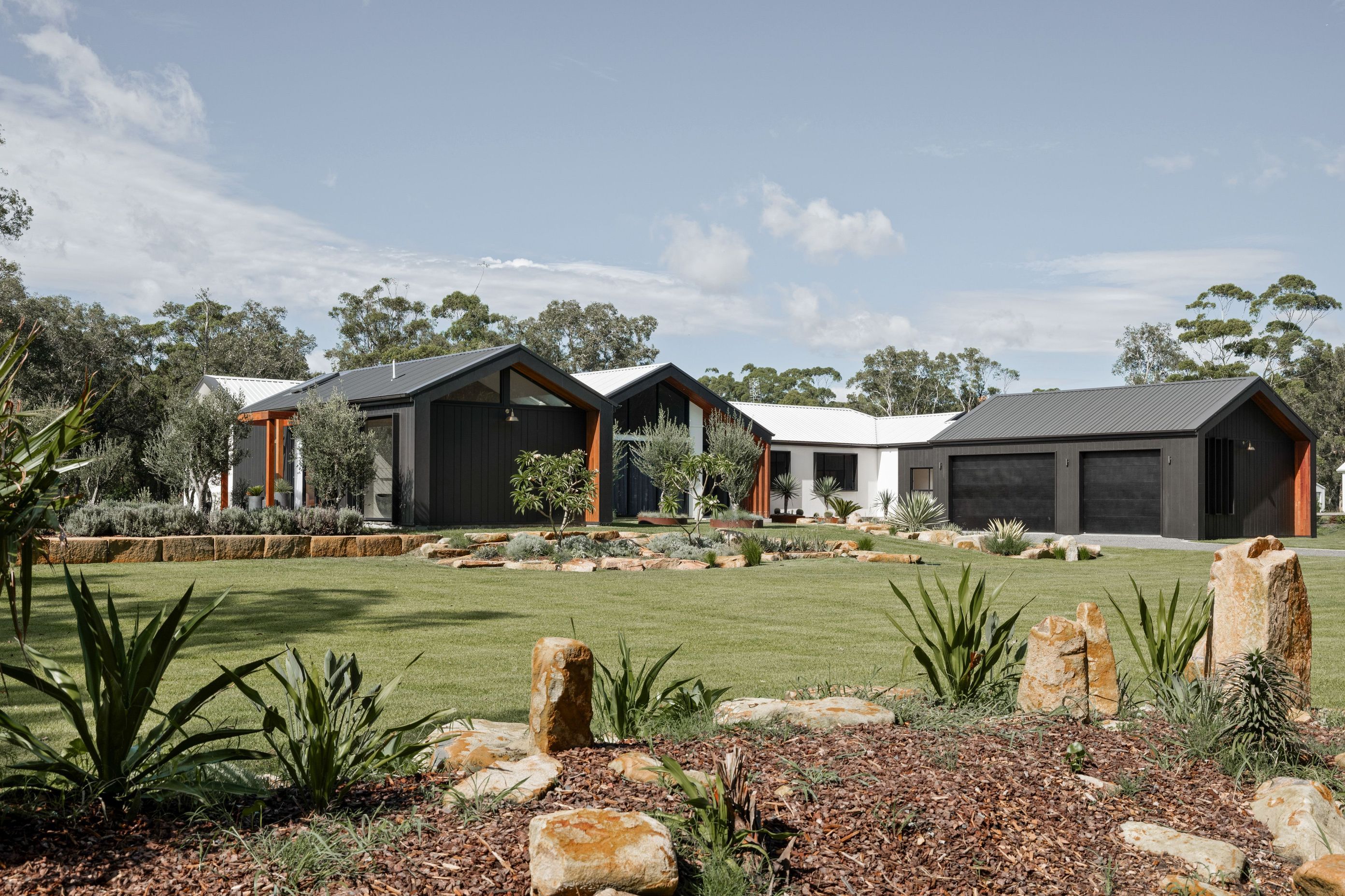 oblique-brushedconcrete-hardiefinetexture-exterior-modernfarmhouse-annabay-bakkerhomes-jameshardie-13.jpg