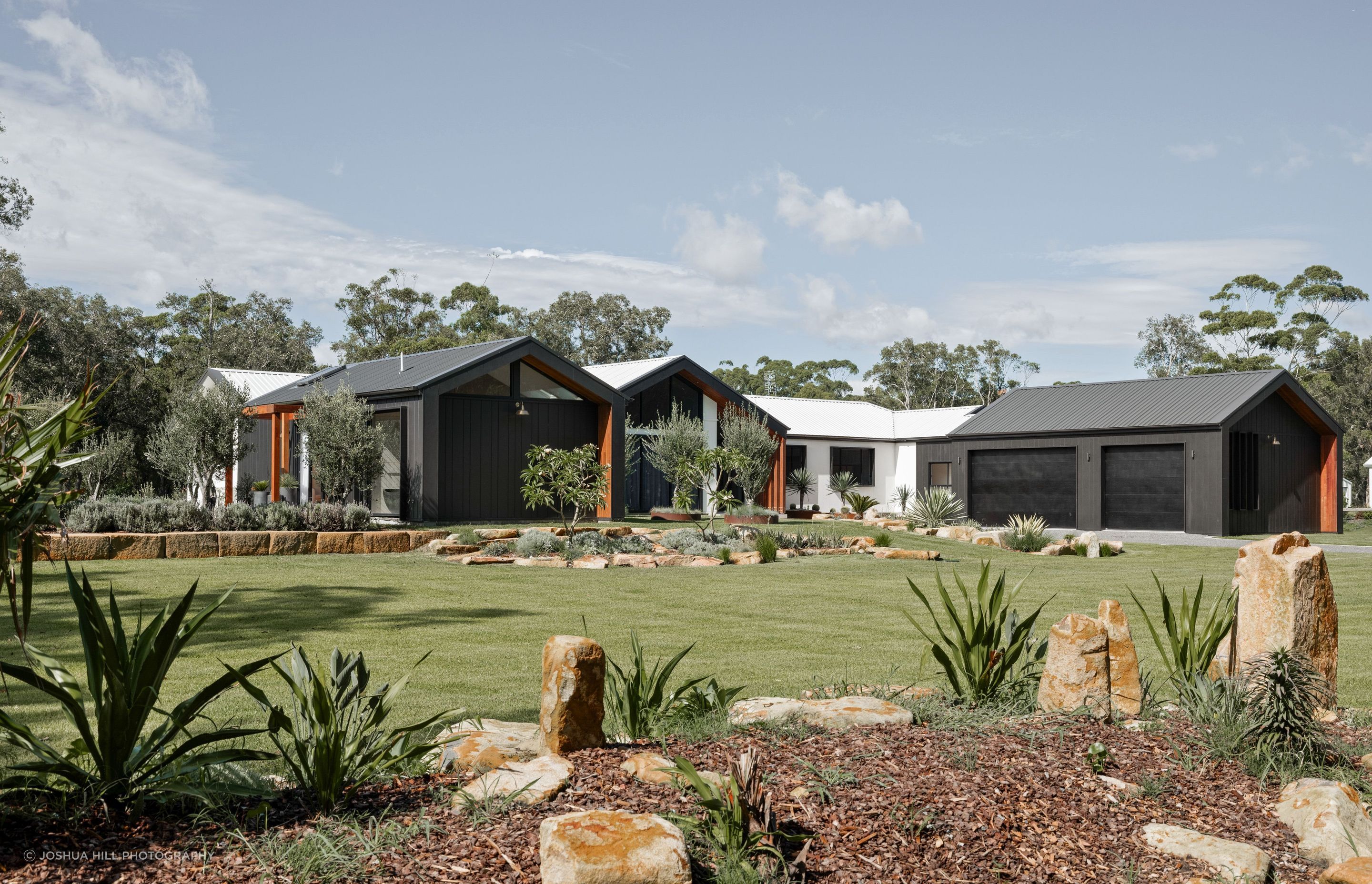 oblique-brushedconcrete-hardiefinetexture-exterior-modernfarmhouse-annabay-bakkerhomes-jameshardie-13.jpg