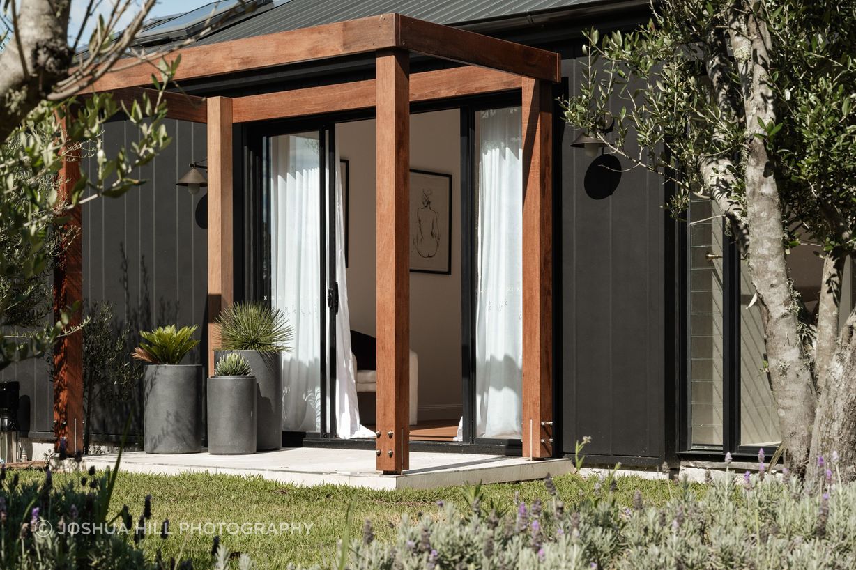 oblique-brushedconcrete-hardiefinetexture-exterior-modernfarmhouse-annabay-bakkerhomes-jameshardie-14.jpg