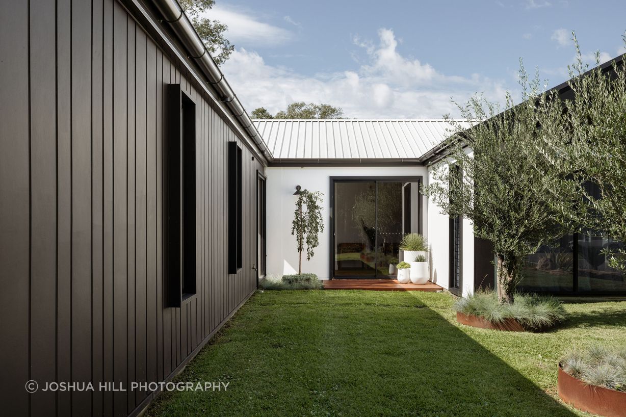 oblique-brushedconcrete-hardiefinetexture-exterior-modernfarmhouse-annabay-bakkerhomes-jameshardie-16.jpg