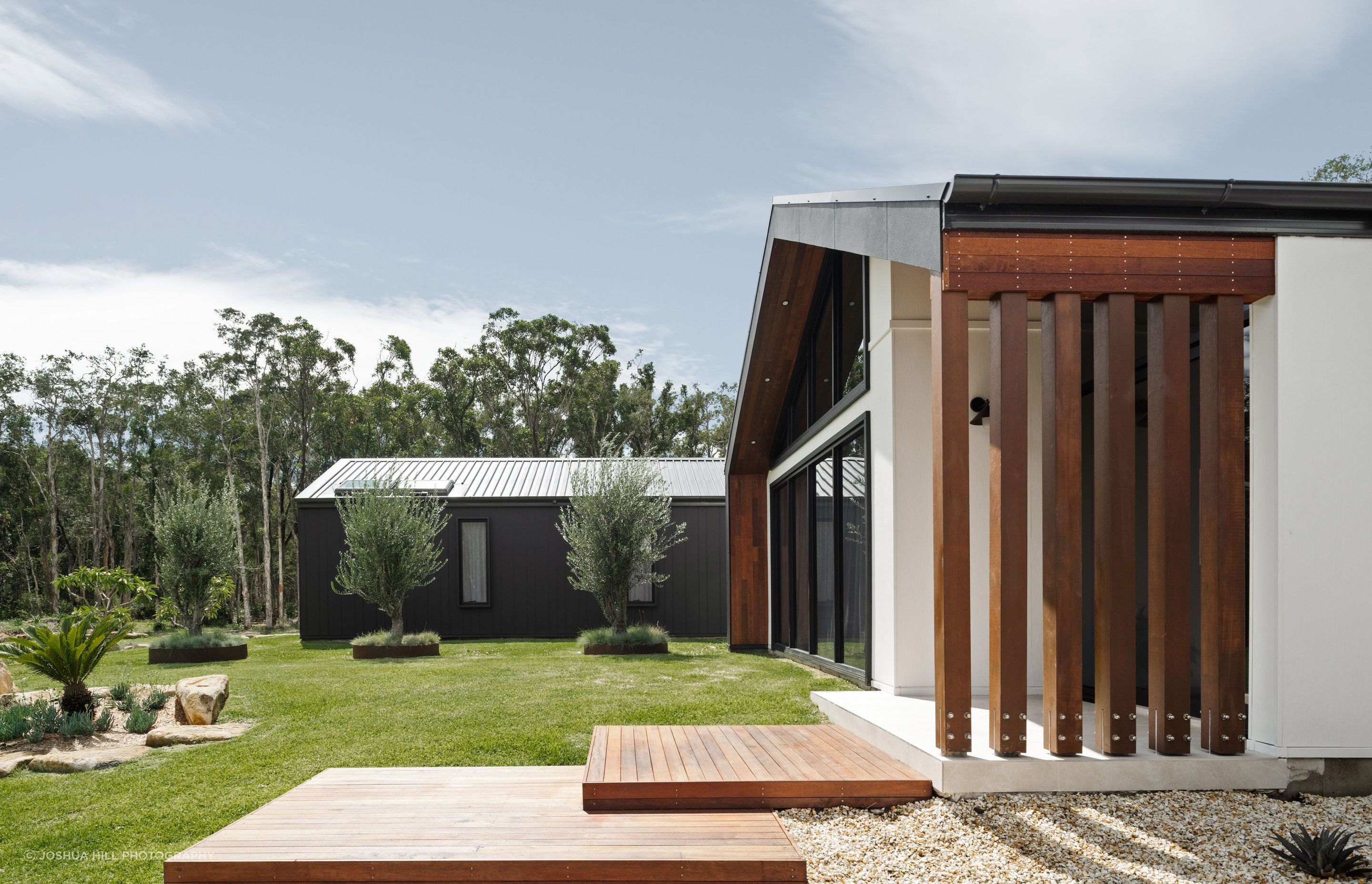 oblique-brushedconcrete-hardiefinetexture-exterior-modernfarmhouse-annabay-bakkerhomes-jameshardie-38.jpg