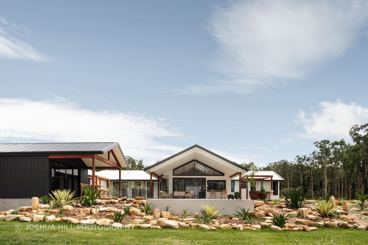 oblique-brushedconcrete-hardiefinetexture-exterior-modernfarmhouse-annabay-bakkerhomes-jameshardie-42.jpg