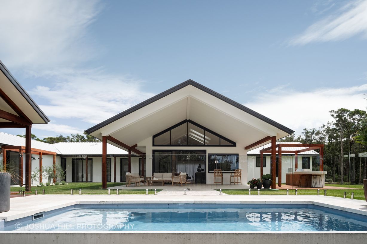 oblique-brushedconcrete-hardiefinetexture-exterior-modernfarmhouse-annabay-bakkerhomes-jameshardie-43.jpg