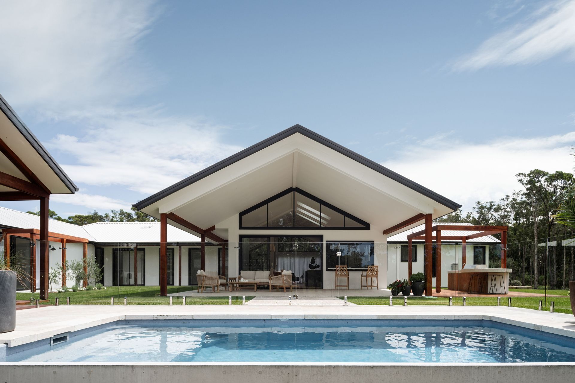 oblique-brushedconcrete-hardiefinetexture-exterior-modernfarmhouse-annabay-bakkerhomes-jameshardie-43.jpg