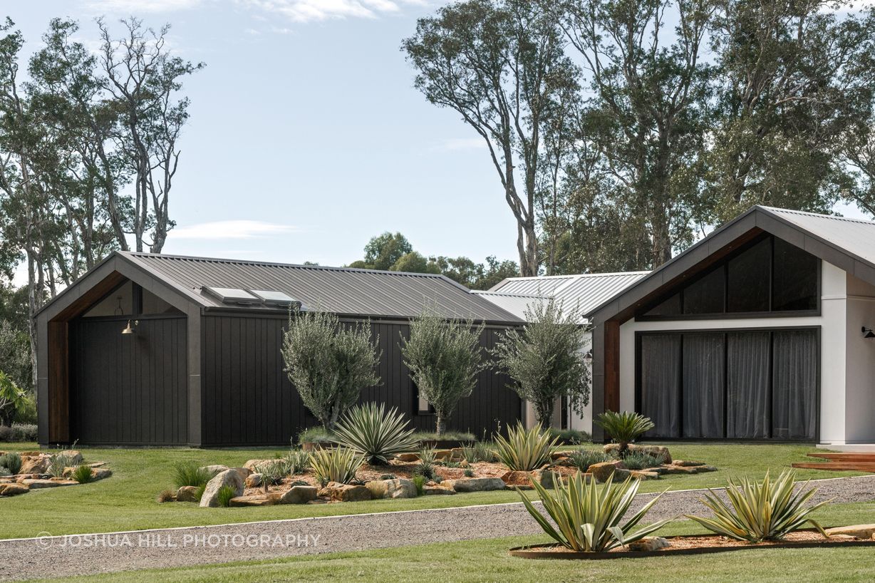 oblique-brushedconcrete-hardiefinetexture-exterior-modernfarmhouse-annabay-bakkerhomes-jameshardie-7.jpg