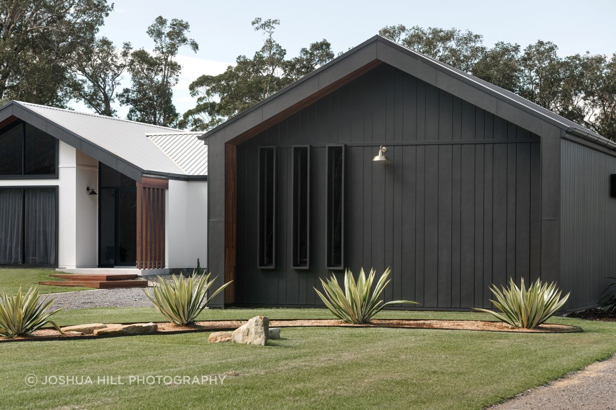 oblique-brushedconcrete-hardiefinetexture-exterior-modernfarmhouse-annabay-bakkerhomes-jameshardie-8.jpg