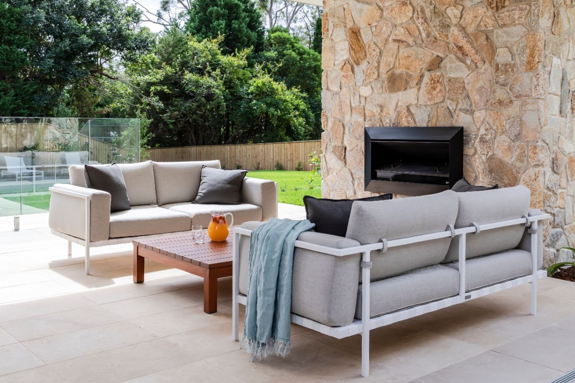 Lavarosa Limestone | Summit Wall Cladding | Chateau Architects + Builders | Crystal Pools | Green Coast Landscapers | Think Outside Gardens | One Four Interiors