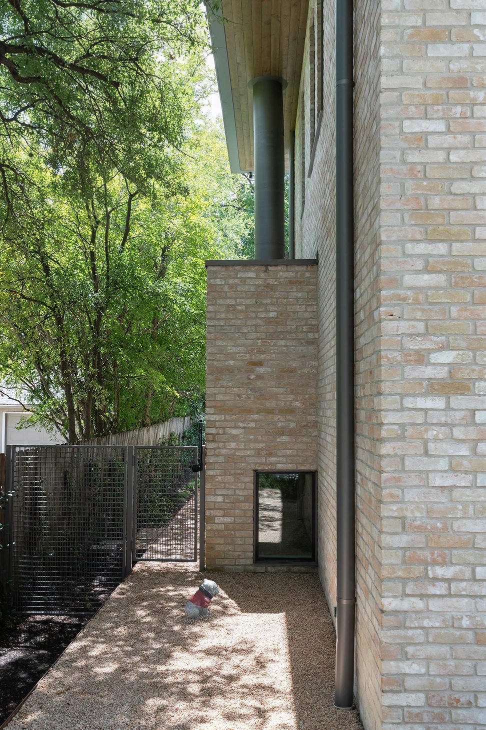 12ForestParkCuppettKilpatrickArchitectureandInteriorDesignaustin-tx-exterior-fireplace-natural-light-window.jpg