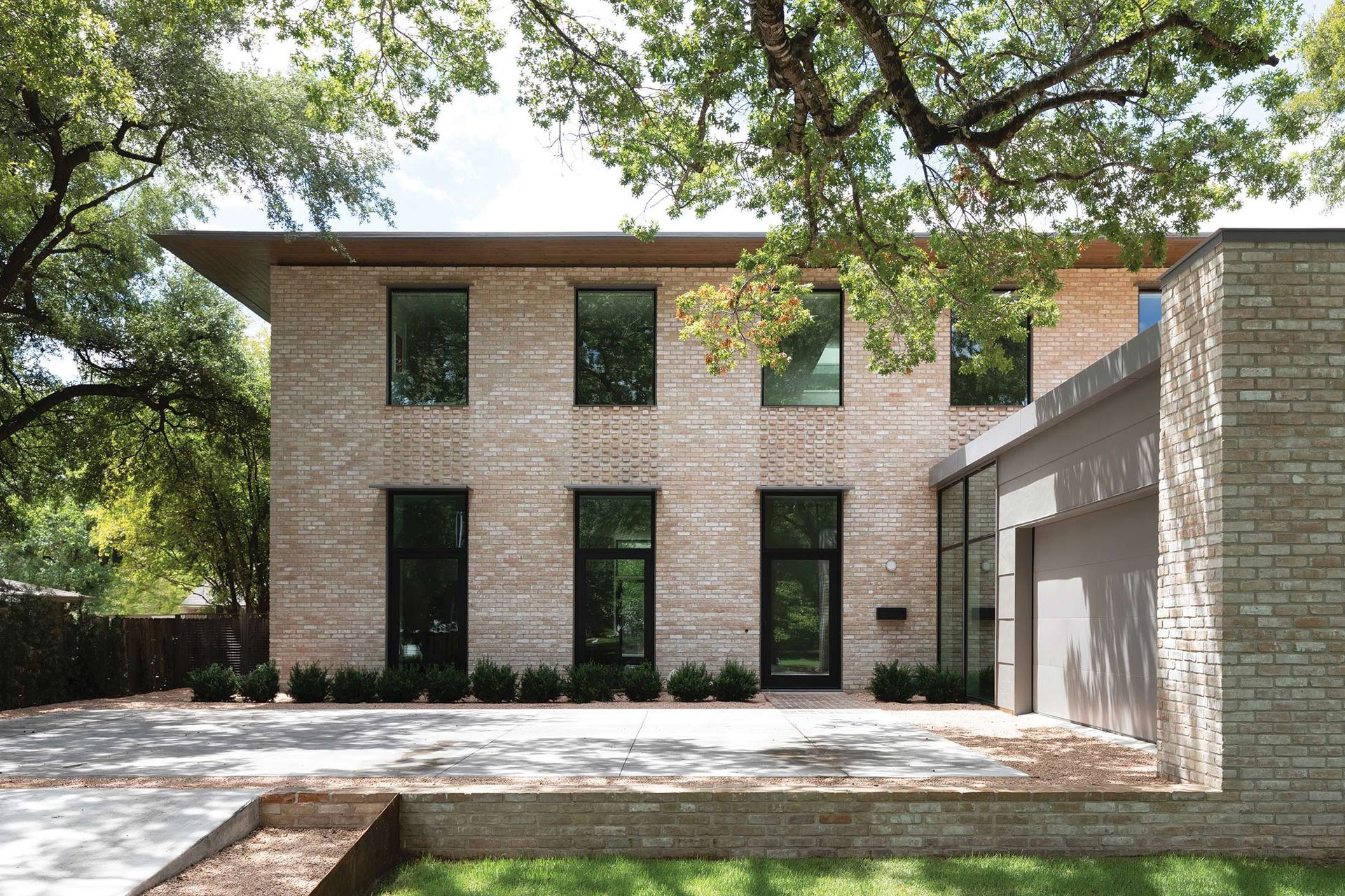 2ForestParkCuppettKilpatrickArchitectureandInteriorDesignaustin-tx-contemporary-home-brick-facade-large-overhangs.jpg