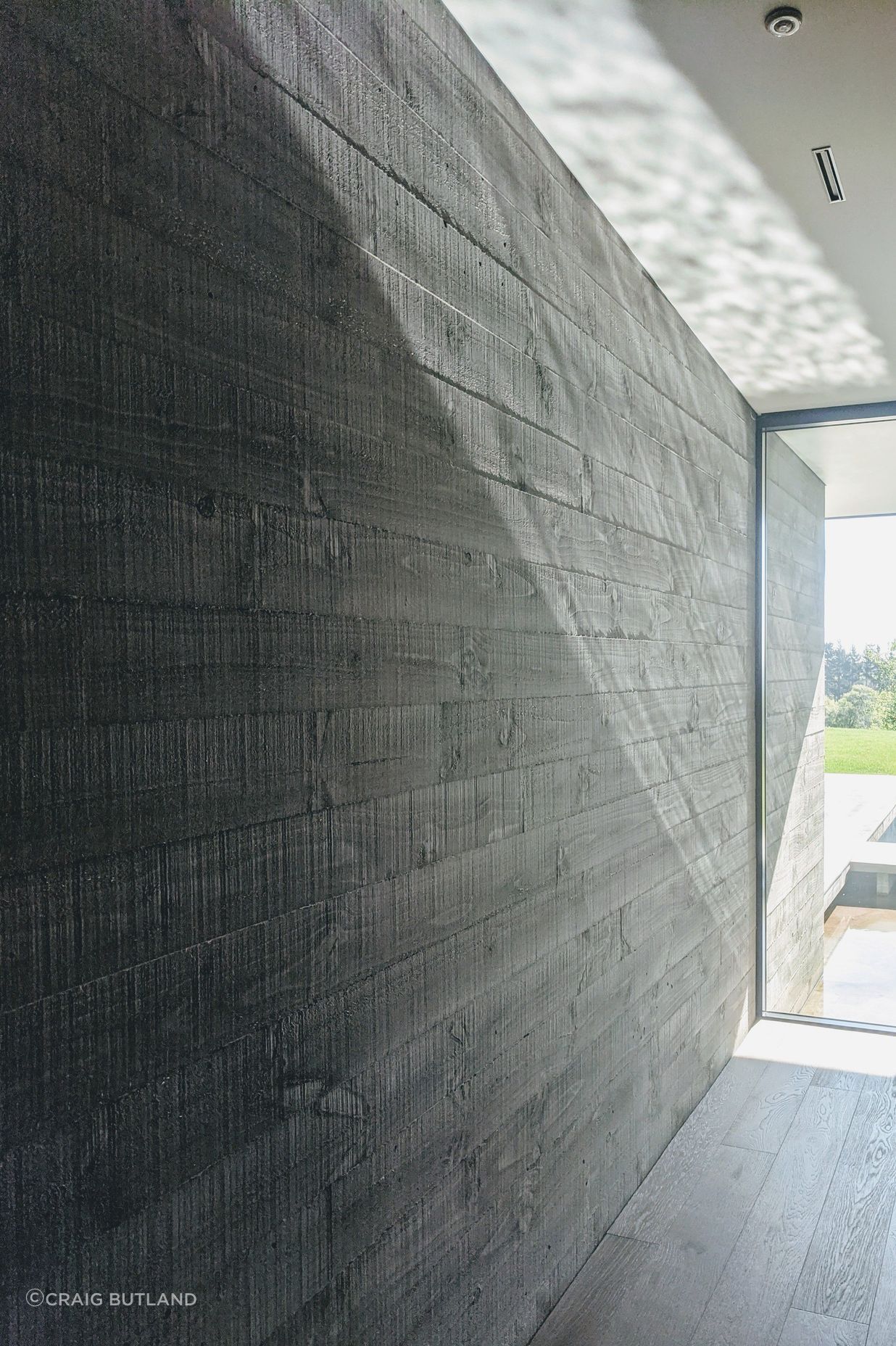 Insitu-concrete walls run seamlessly throughout the building from exterior to interior.