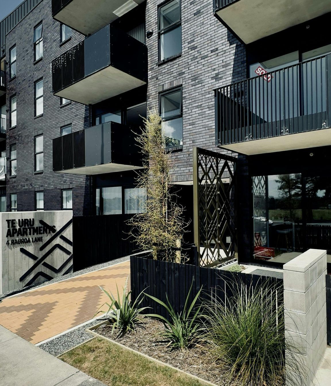Te-Uru-ApartmentsModern-ApartmentsConstrukt-ArchitectsAucklandEntrance-2.jpeg
