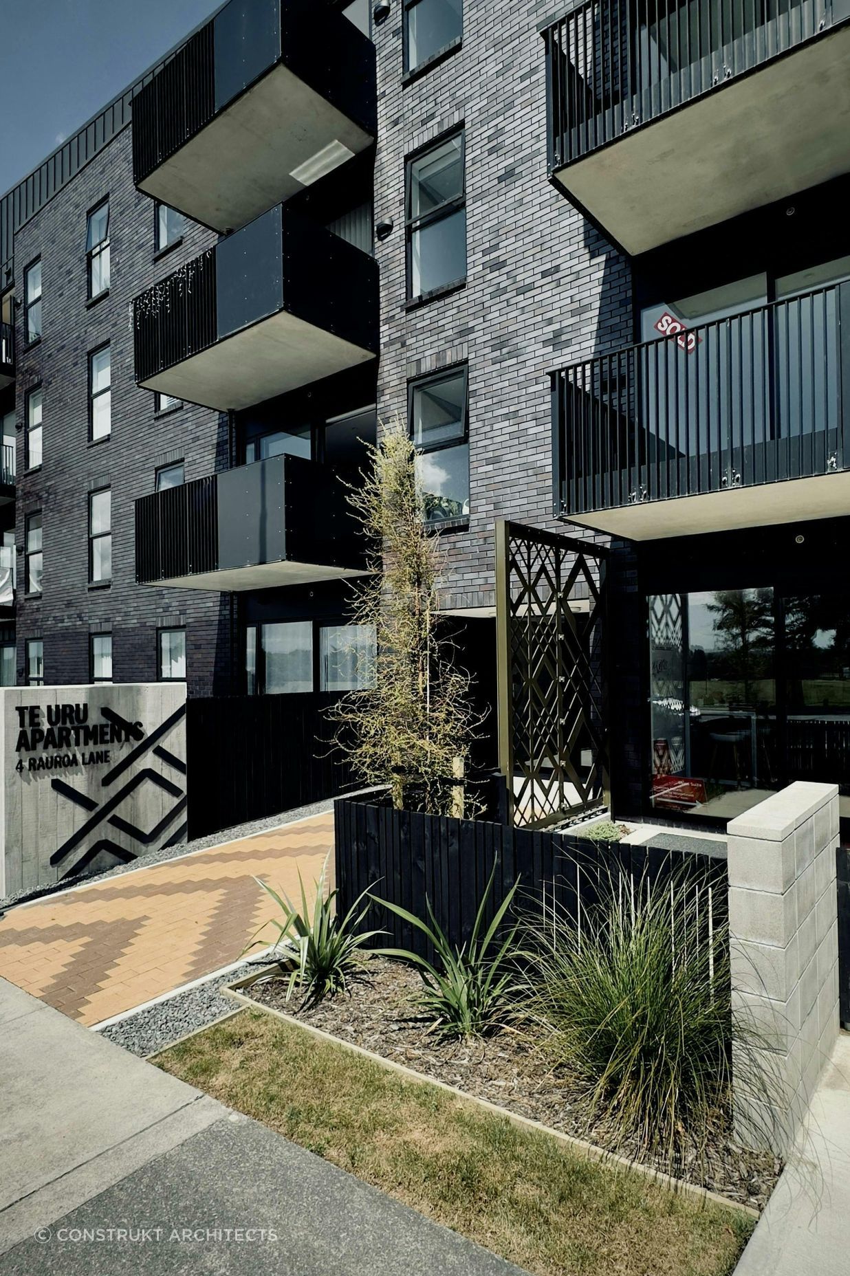 Te-Uru-ApartmentsModern-ApartmentsConstrukt-ArchitectsAucklandEntrance-2.jpeg