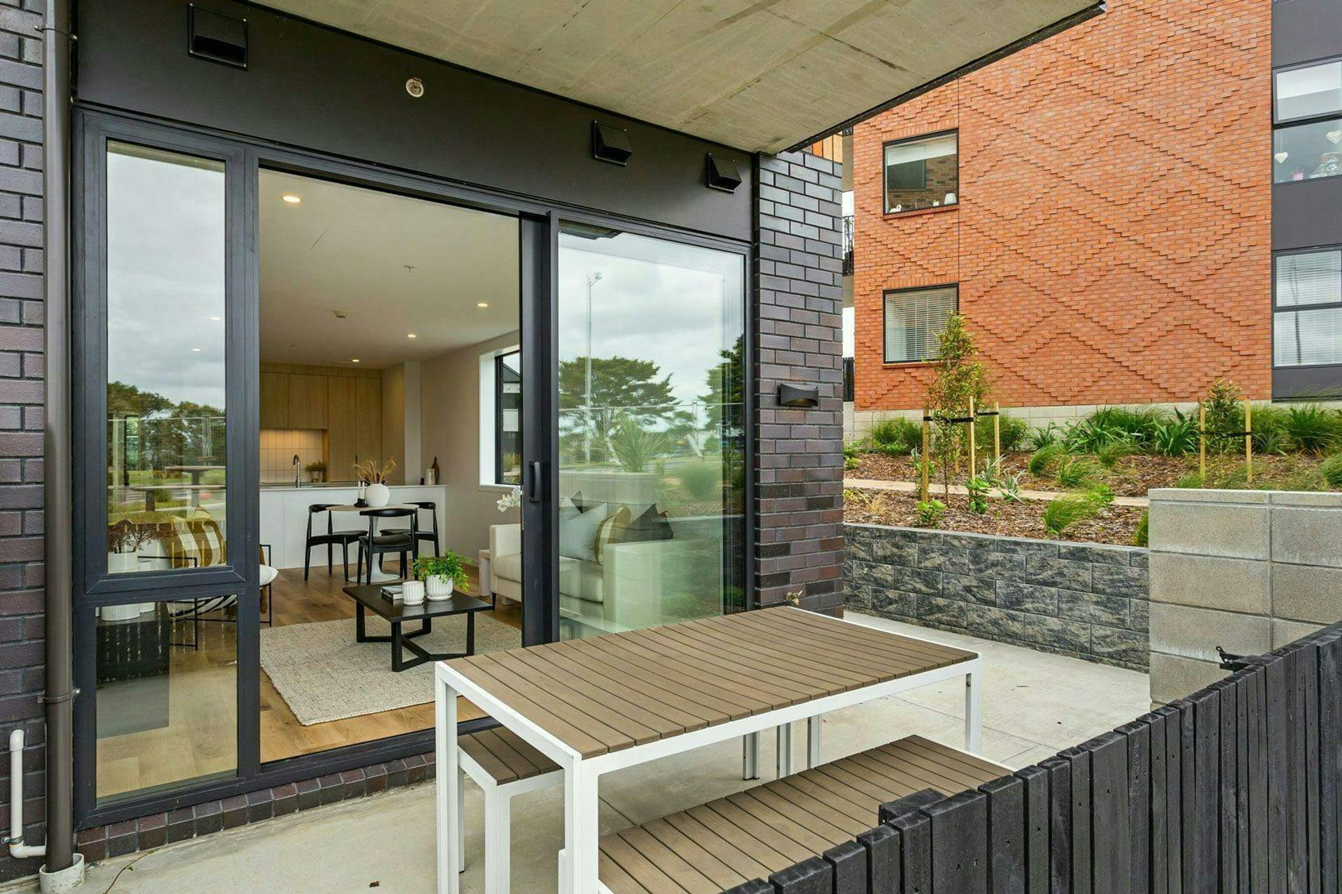 Te-Uru-ApartmentsModern-ApartmentsConstrukt-ArchitectsAucklandPatio.jpg
