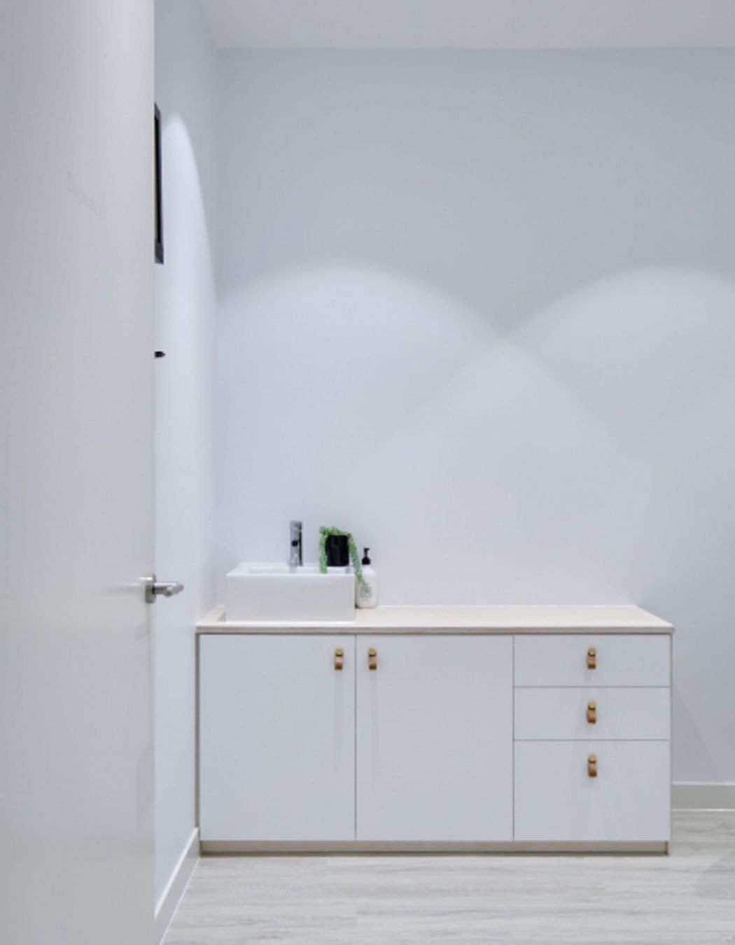 EYEHAUS32.jpg