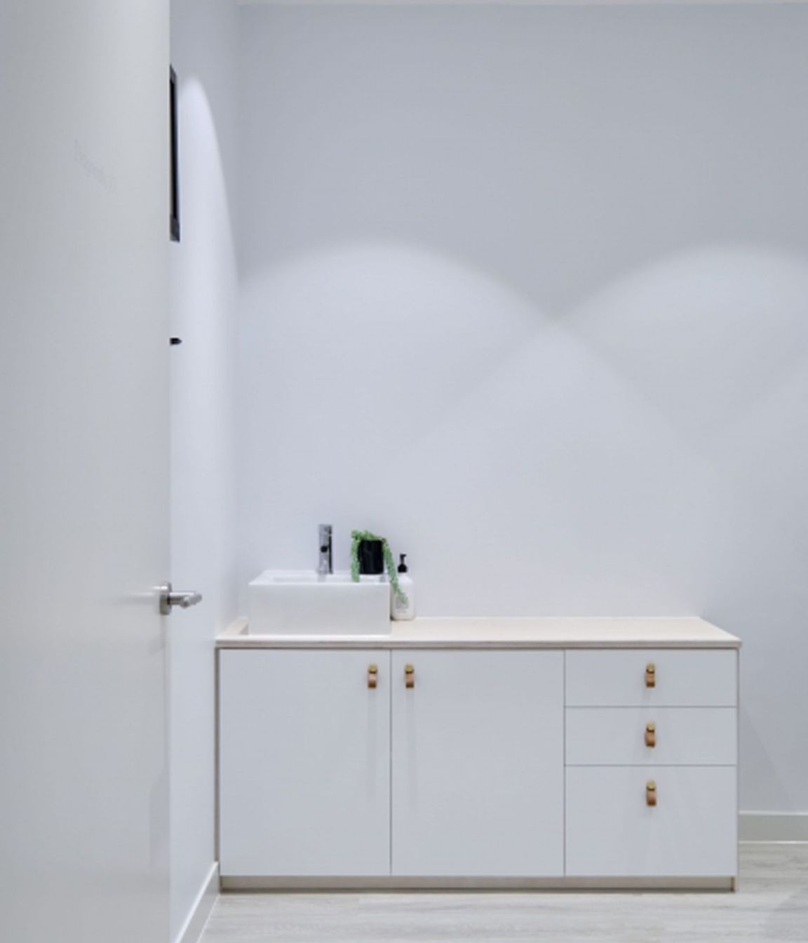 EYEHAUS32.jpg