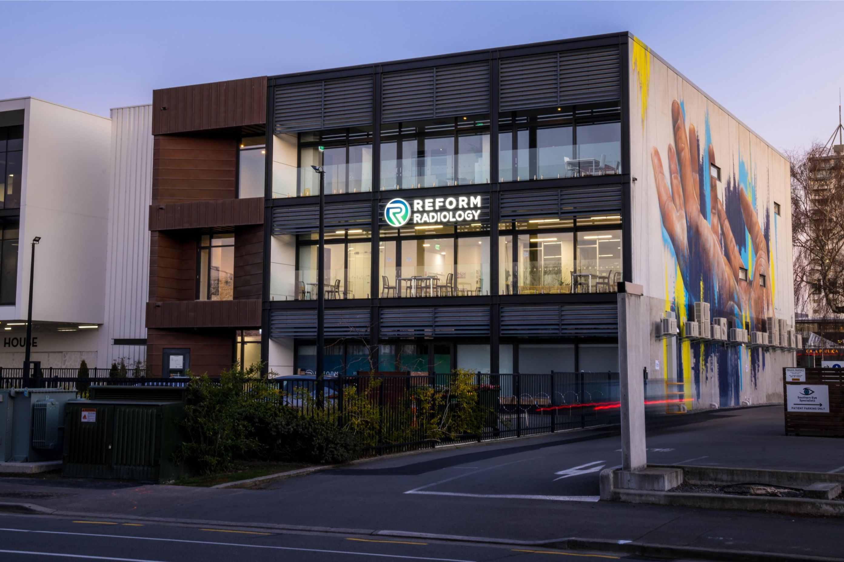 IMG03532Reform-Radiology-Kilmore-Streetclose.jpg