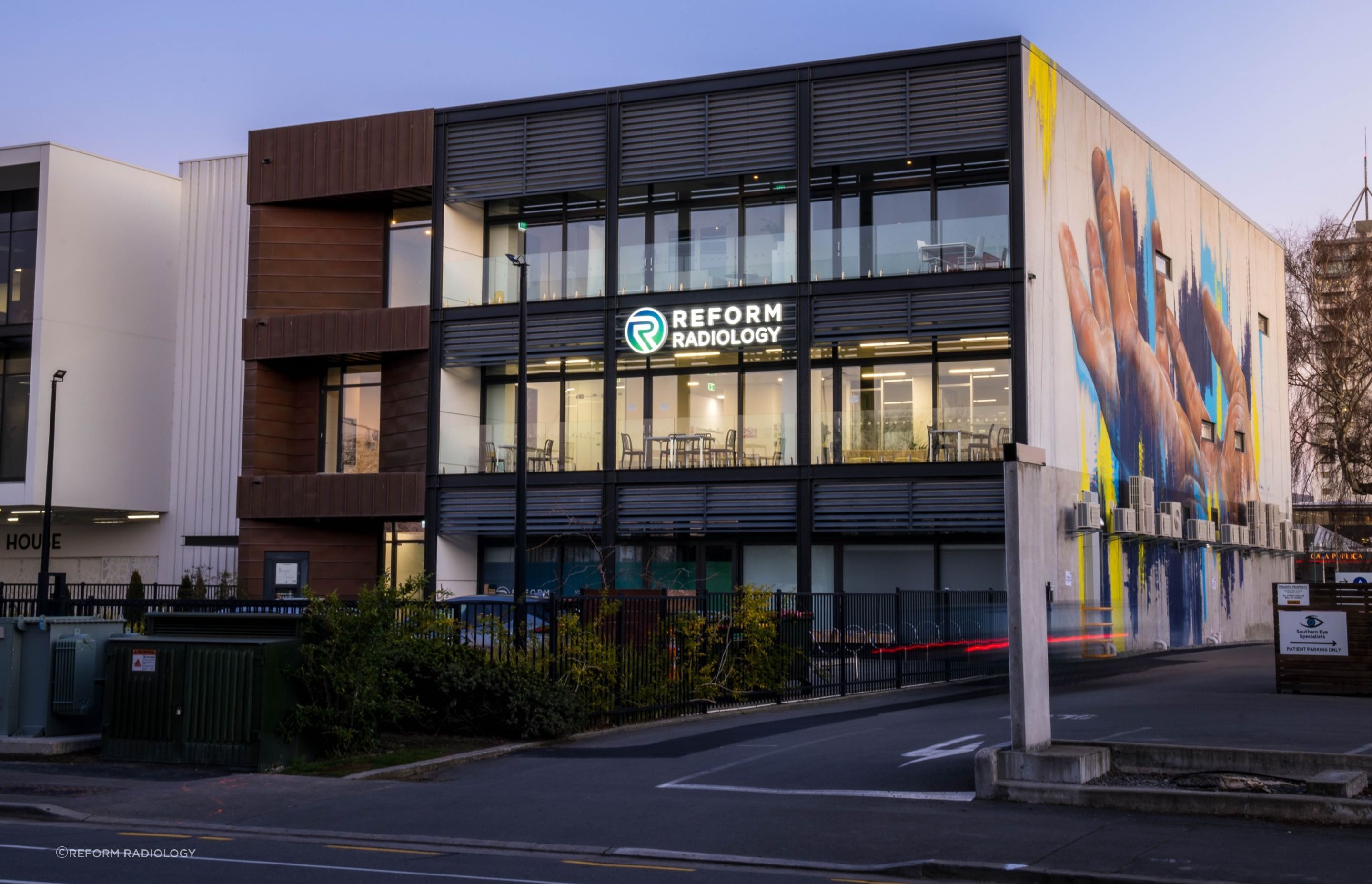 IMG03532Reform-Radiology-Kilmore-Streetclose.jpg