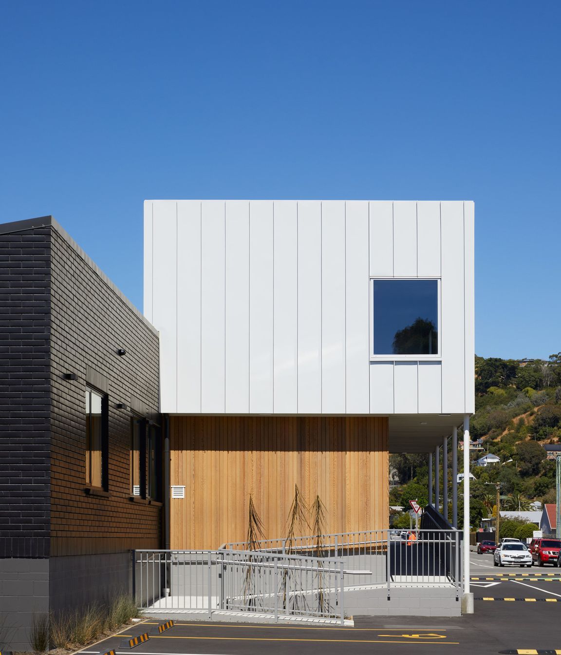 Redcliffs-Medical-CentreNorth-elevation-with-the-combination-of-exterior-materialsSarah-Rowlands-Photographer5.jpg