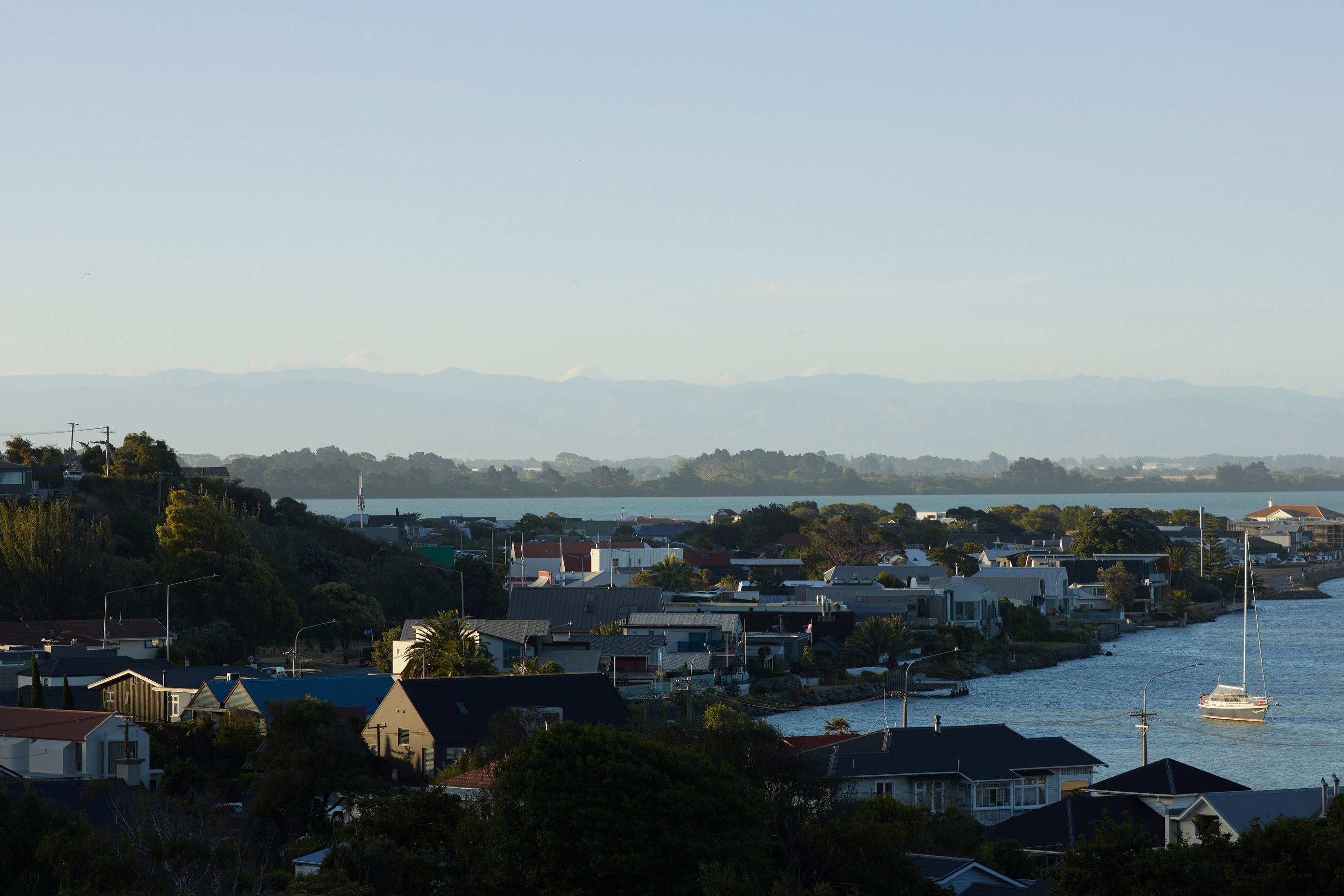 Redcliffs-Medical-CentreThe-white-box-as-a-beacon-view-from-a-distanceSarah-Rowlands-Photographer10.jpg