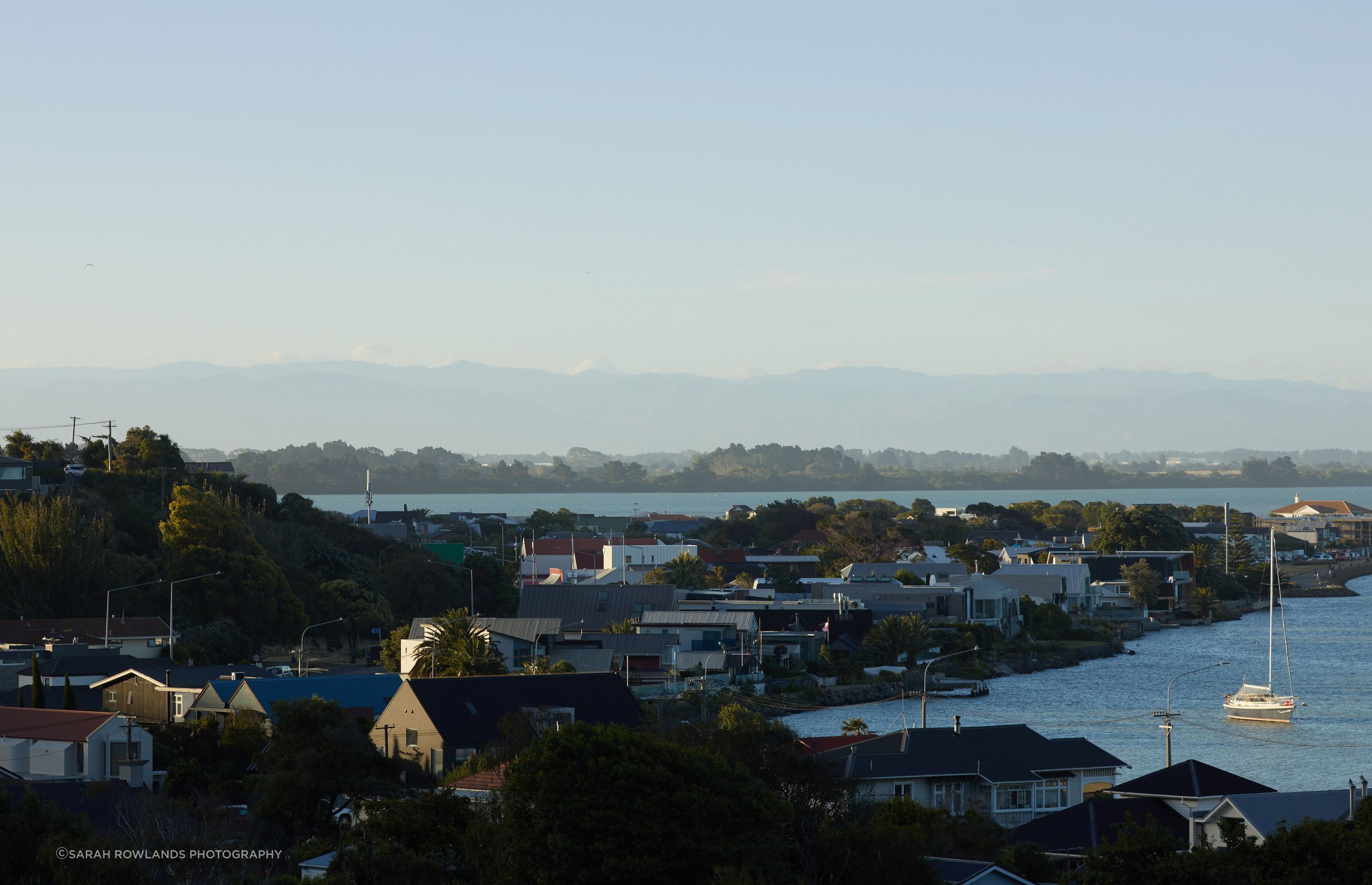 Redcliffs-Medical-CentreThe-white-box-as-a-beacon-view-from-a-distanceSarah-Rowlands-Photographer10.jpg